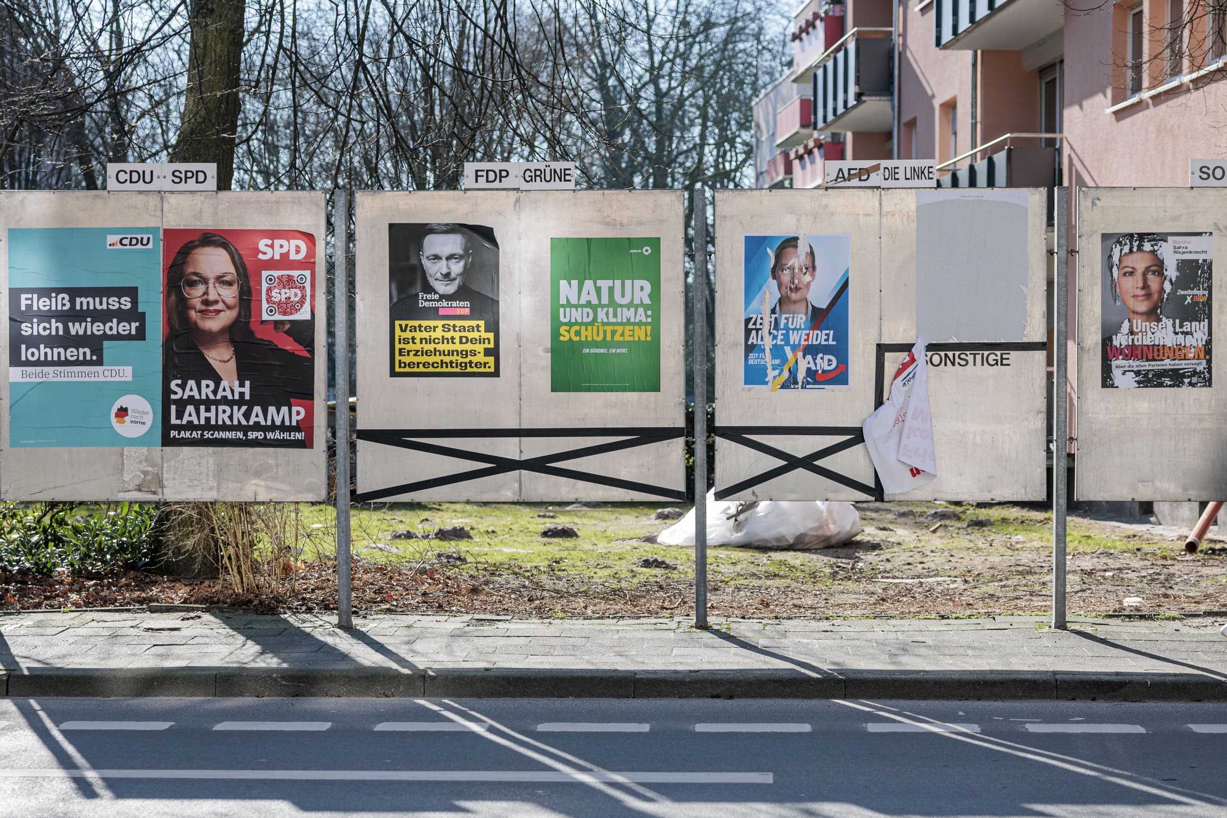 Verkiezingsborden in deelstaat Noordrijn-Westfalen. Na de val van het kabinet-Scholz kiezen de Duitsers op 23 februari een nieuw parlement. Foto: ANP