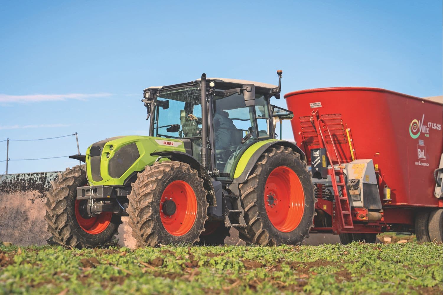 De Claas Axos 3 bestaat uit vier modellen en is komt deze zomer op de markt. In het najaar komt er een eenvoudige 12 versnellingen transmissieoptie bij. Foto’s: Matthijs Verhagen