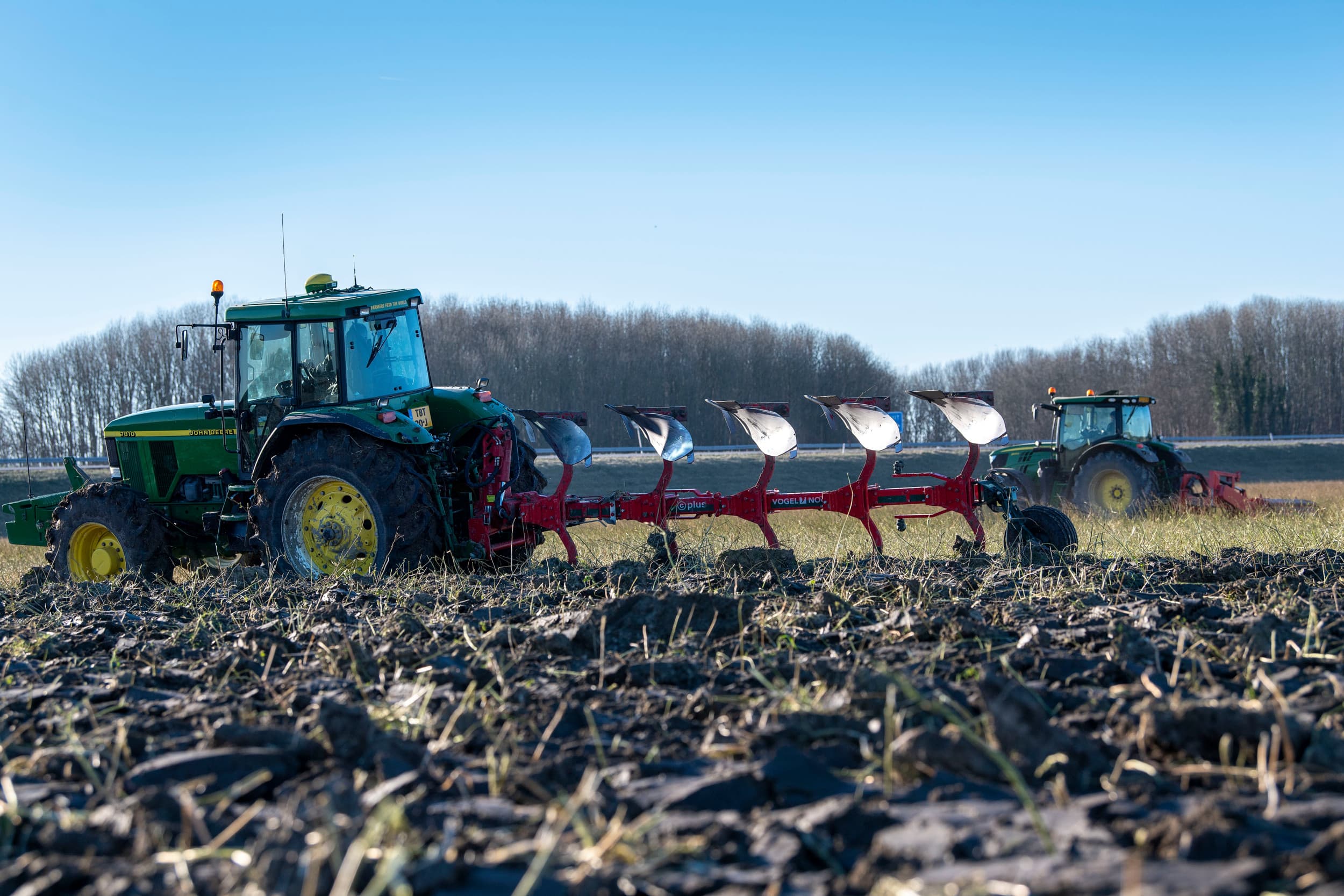 Werkzaamheden op het land, januari vorig jaar. Bouwland steeg in 2024 gemiddeld 9,6% in prijs en passeerde in het derde kwartaal de grens van €100.000 per hectare. Foto: Mark Pasveer
