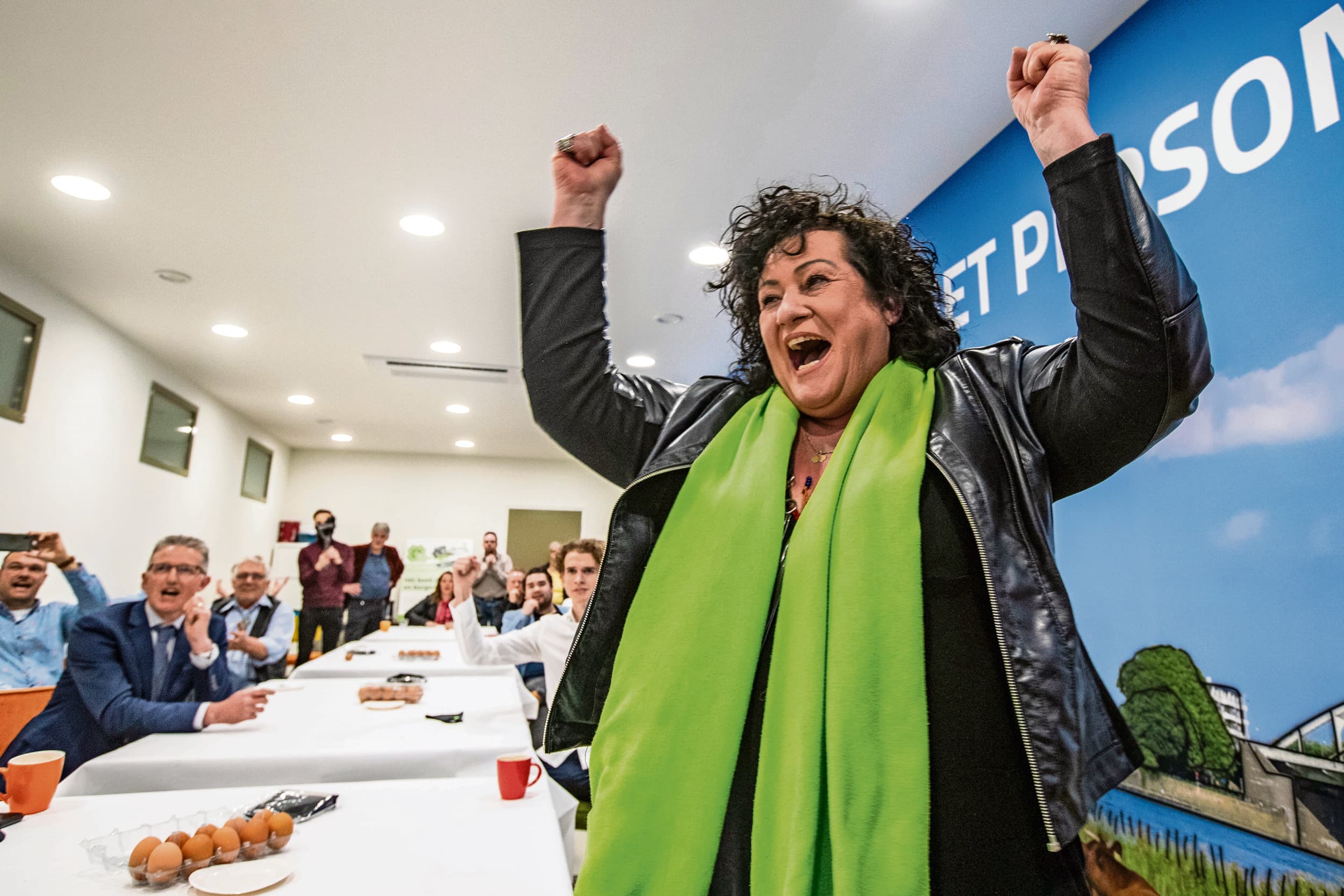 Partijleider Caroline van der Plas in betere tijden. De euforie rond BBB begint zijn glans te verliezen doordat de partij voor boeren moeilijke besluiten moet nemen. Foto: Ronald Hissink