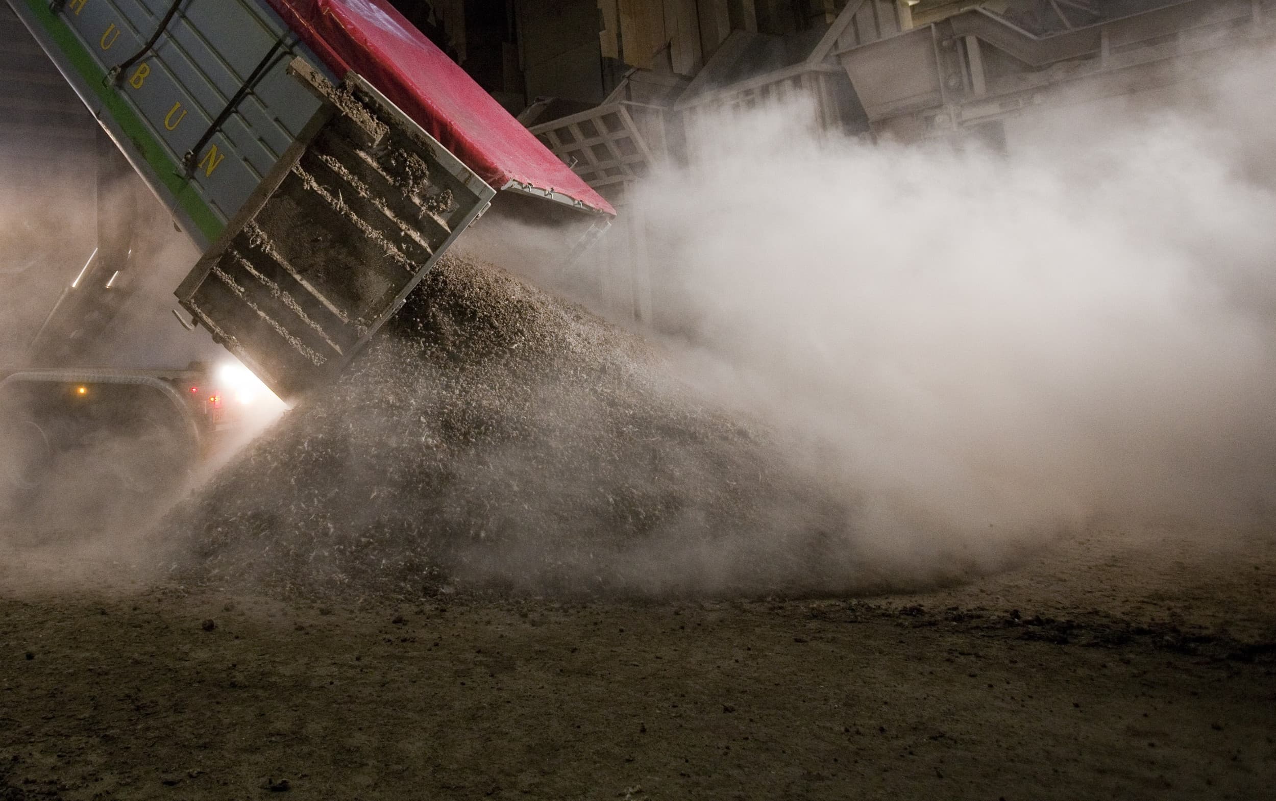 De Kamer maakt zich zorgen over de import van mest, omdat Nederland al een mestoverschot heeft. Foto: Jan Willem Schouten