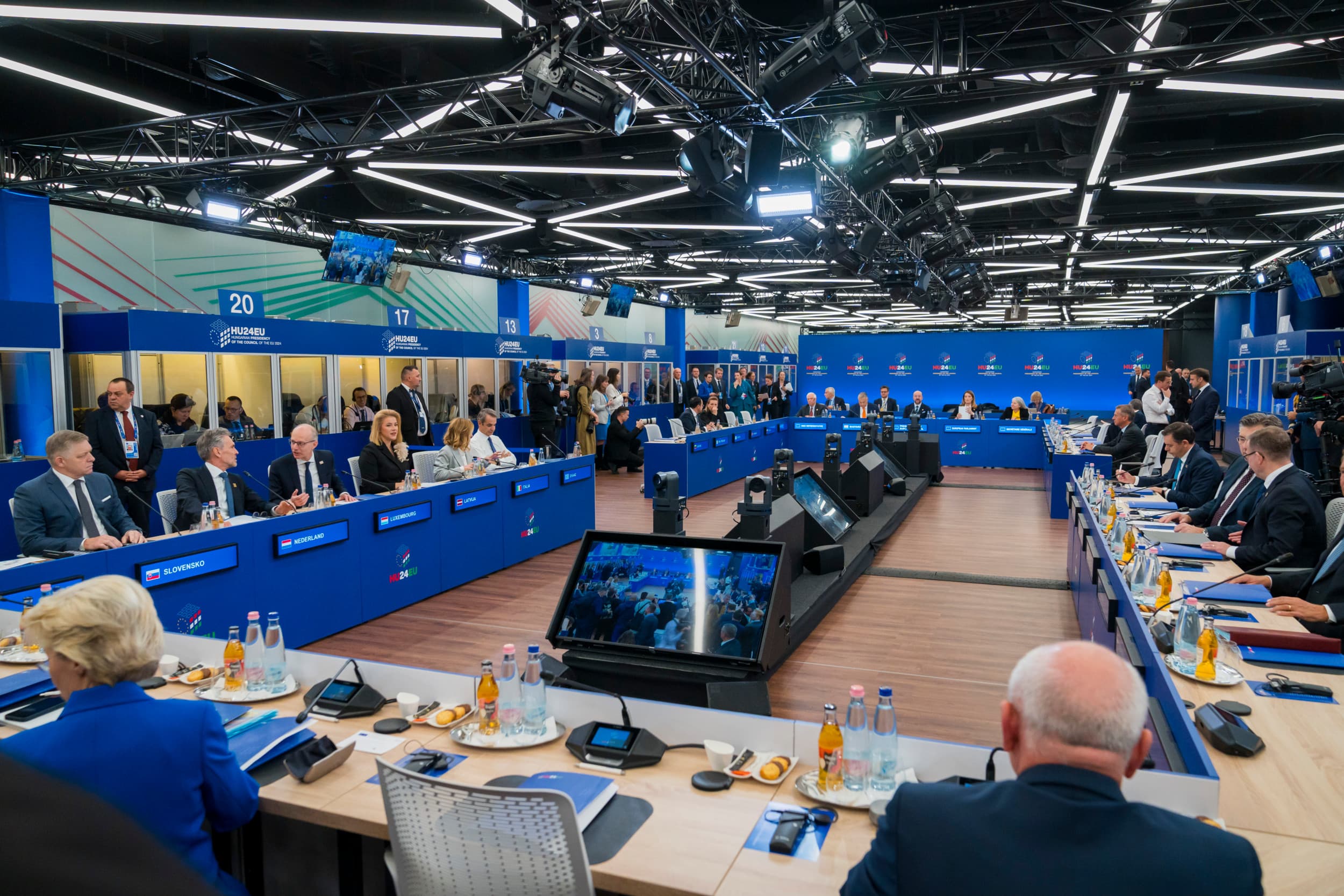 De regeringsleiders van de lidstaten van de Europese Unie tijdens een informele bijeenkomst afgelopen vrijdag in de Hongaarse hoofstad Boedepast. Foto: Europese Unie / Europees Parlement