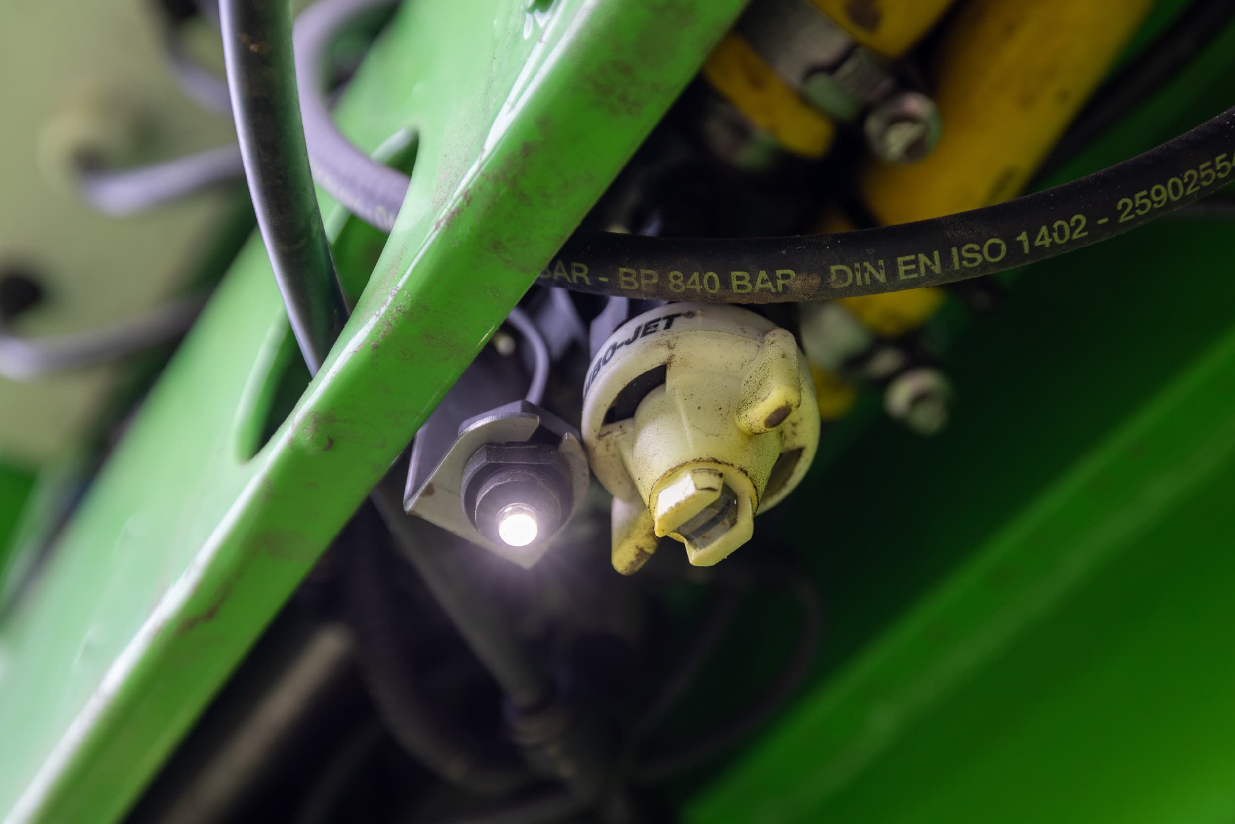 Spuitmachine met cameratechniek. Akkerbooster is een innovatieplatform voor akkerbouwers om ideeën uit te werken, zoals het gebruik van cameratechnieken voor nieuwe toepassingen. Foto: Peter Roek