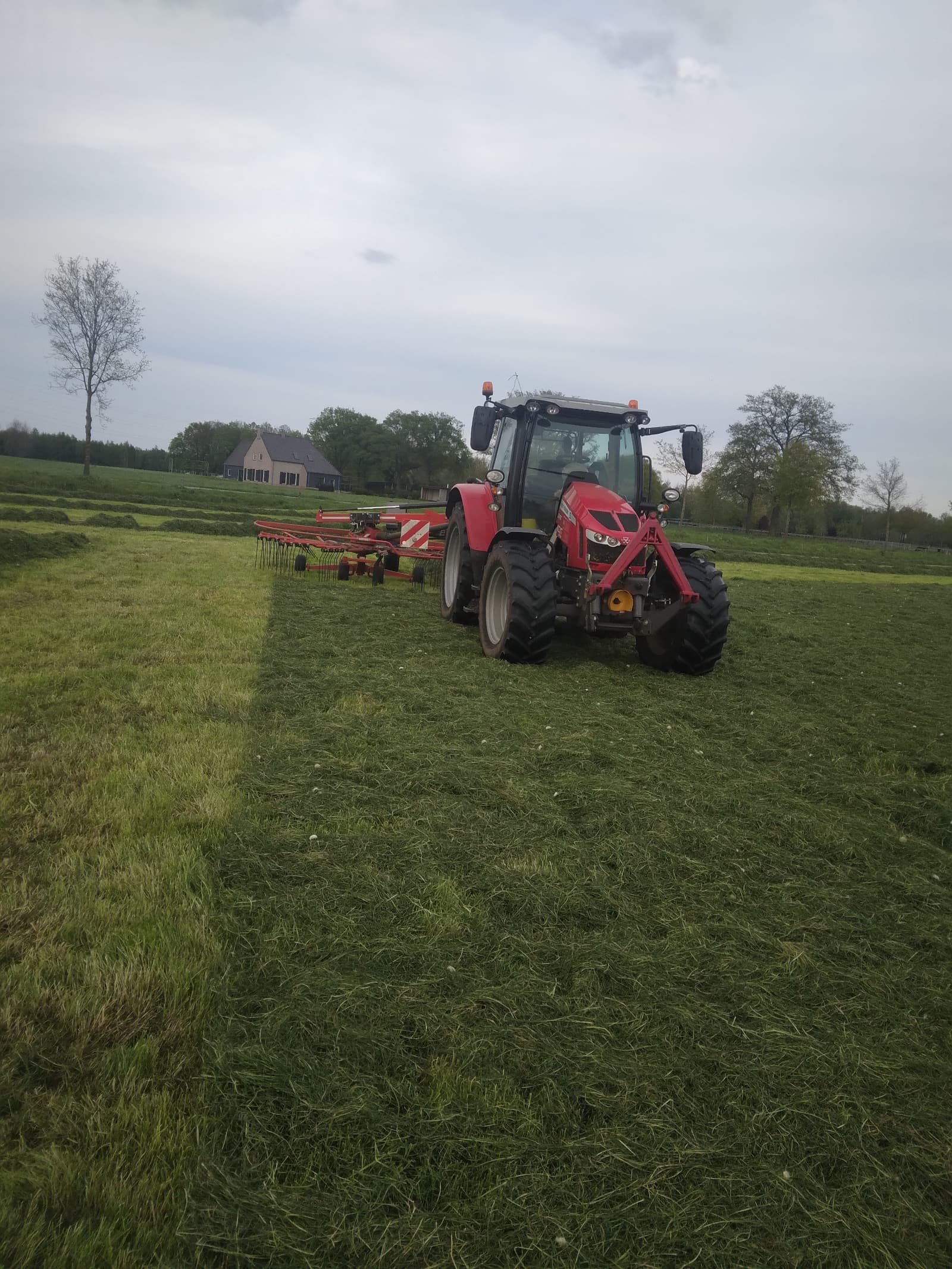 De oogst van een perceel grasland. - Foto: Willemijn Stegeman