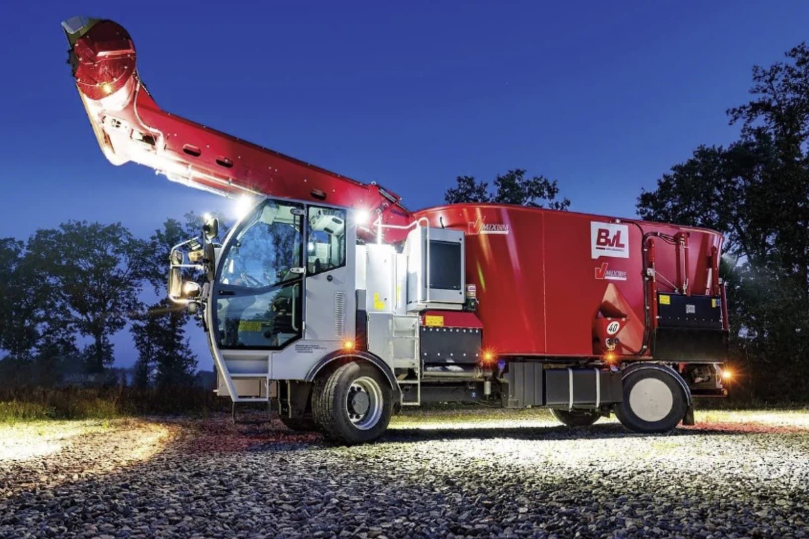 BvL introduceert zelfrijdende voermengwagen V-Mix Drive Maximum Plus