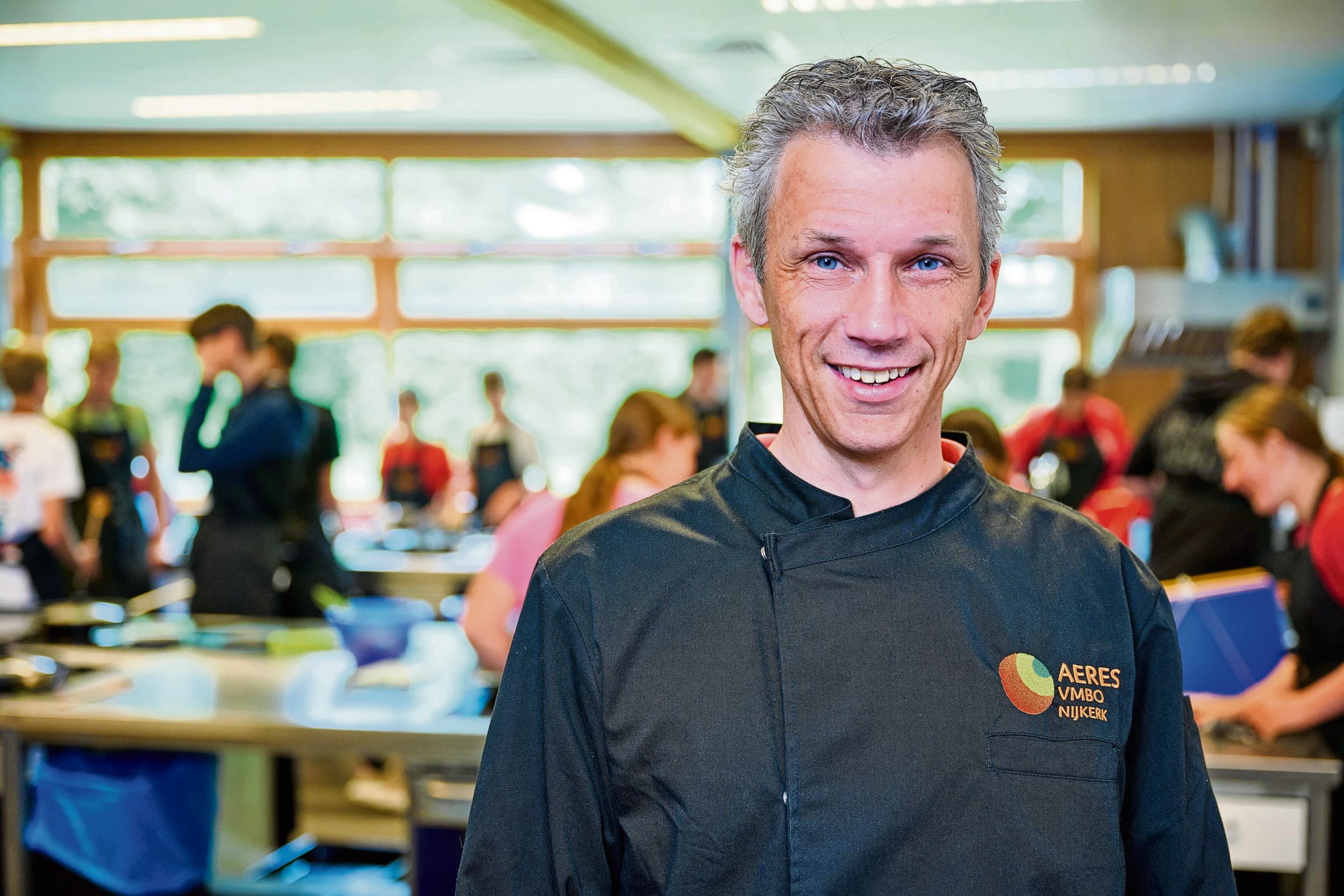 Mark Reurink: “Mijn leerlingen leren vooral door dingen te doen, met hun handen bezig te zijn, te bakken en te proeven.” Foto: Aeres Nijkerk