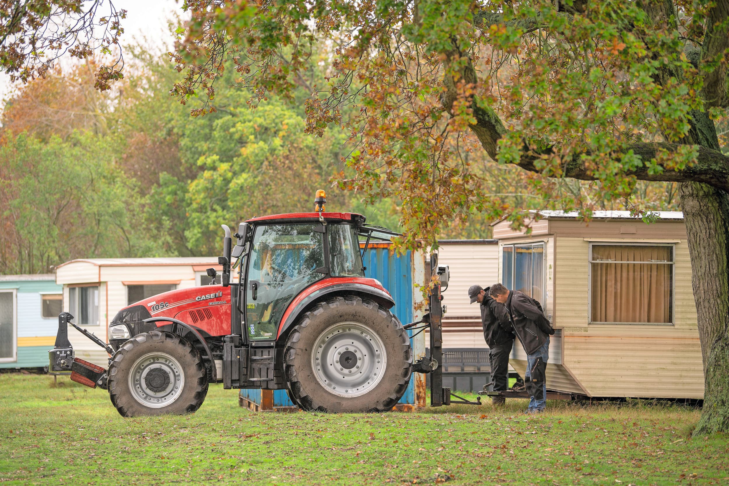 Transport van stacaravans. In 2026 komen er verschillende btw-tarieven voor verschillende soorten recreatievoorzieningen. Foto: Mark Pasveer