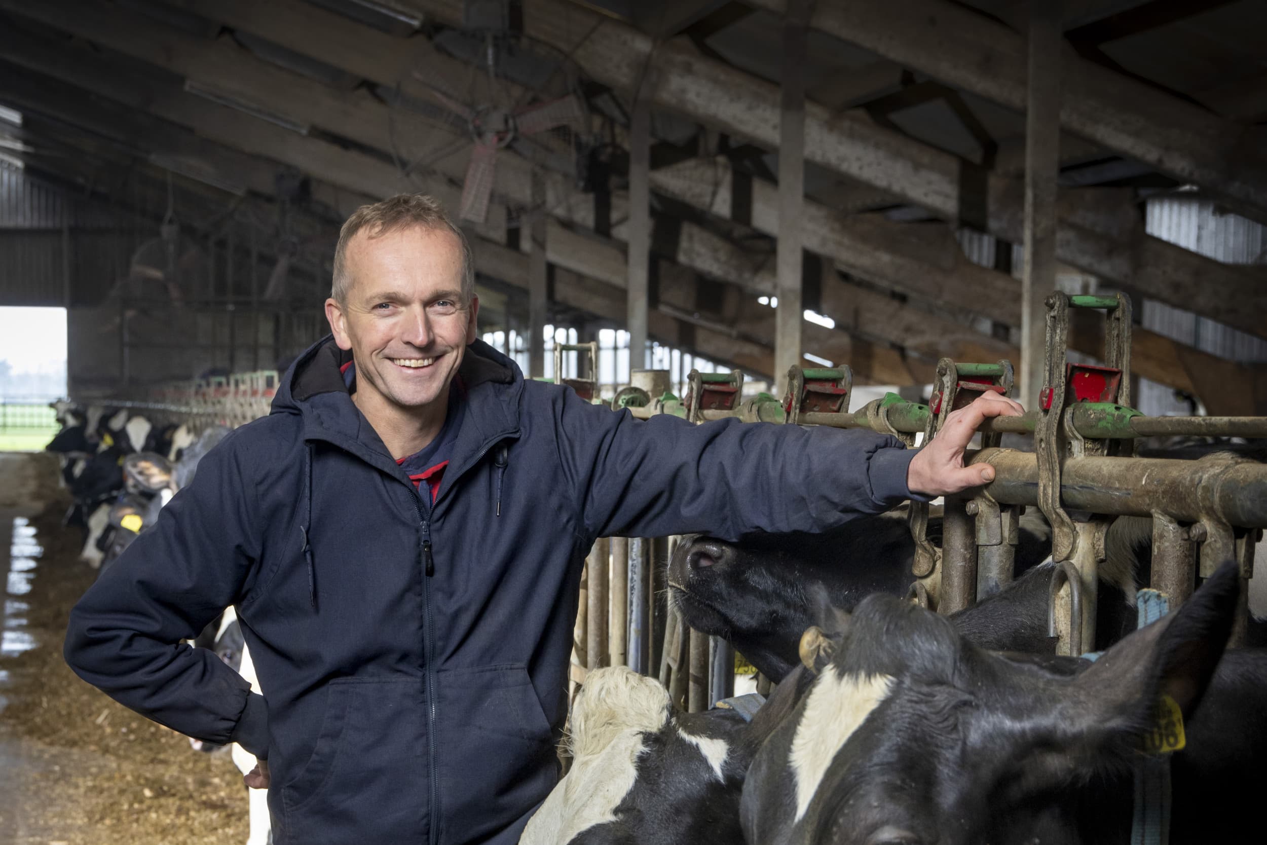 Remco van Dijke (50) houdt in maatschap in Hellendoorn (Ov.) 240 koeien op zandgrond. Foto’s: Koos Groenewold