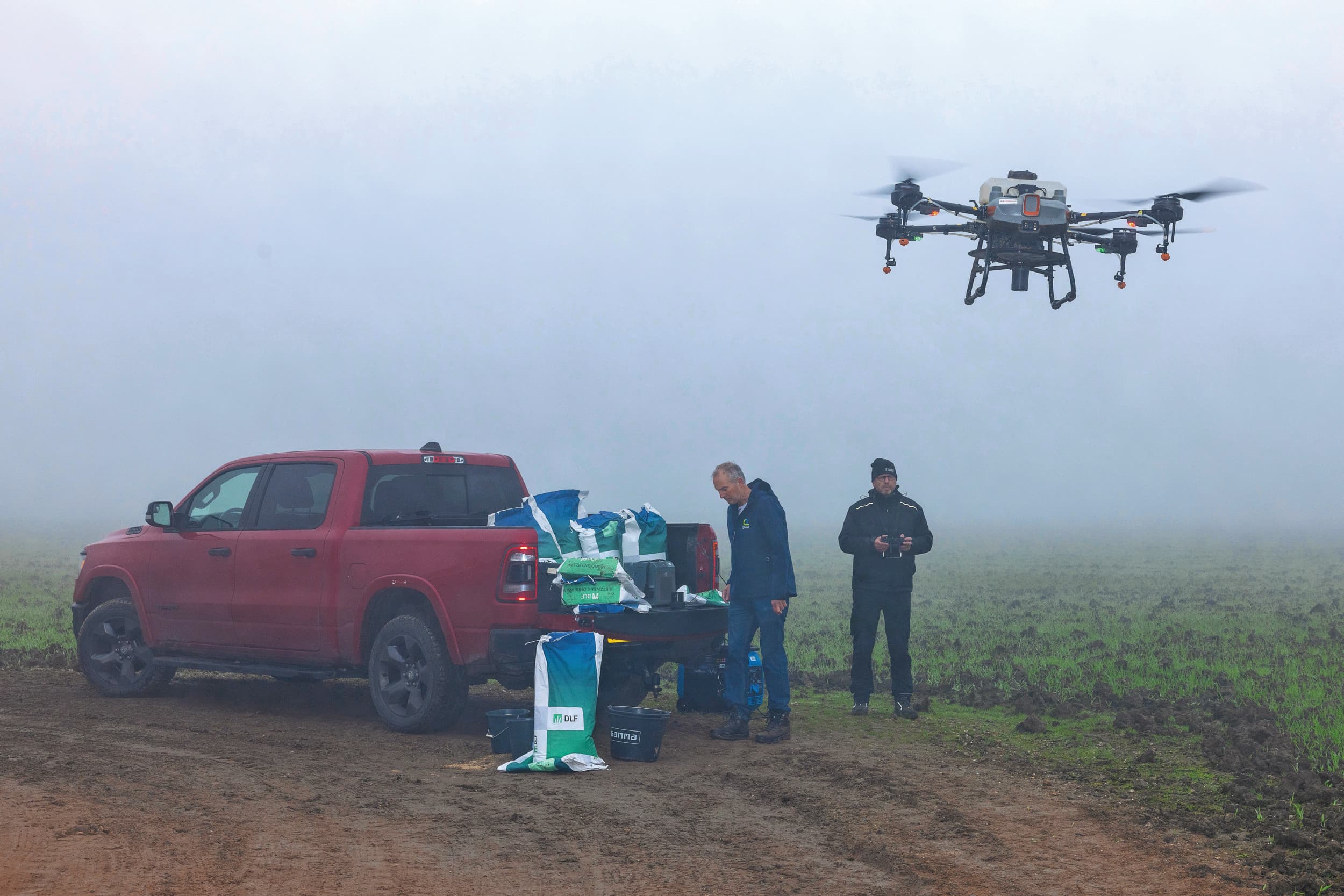 Een drone maakt het mogelijk om het geschiktste moment van onderzaai te kiezen, ongeacht de draagkracht van de bodem. Foto: Peter Roek