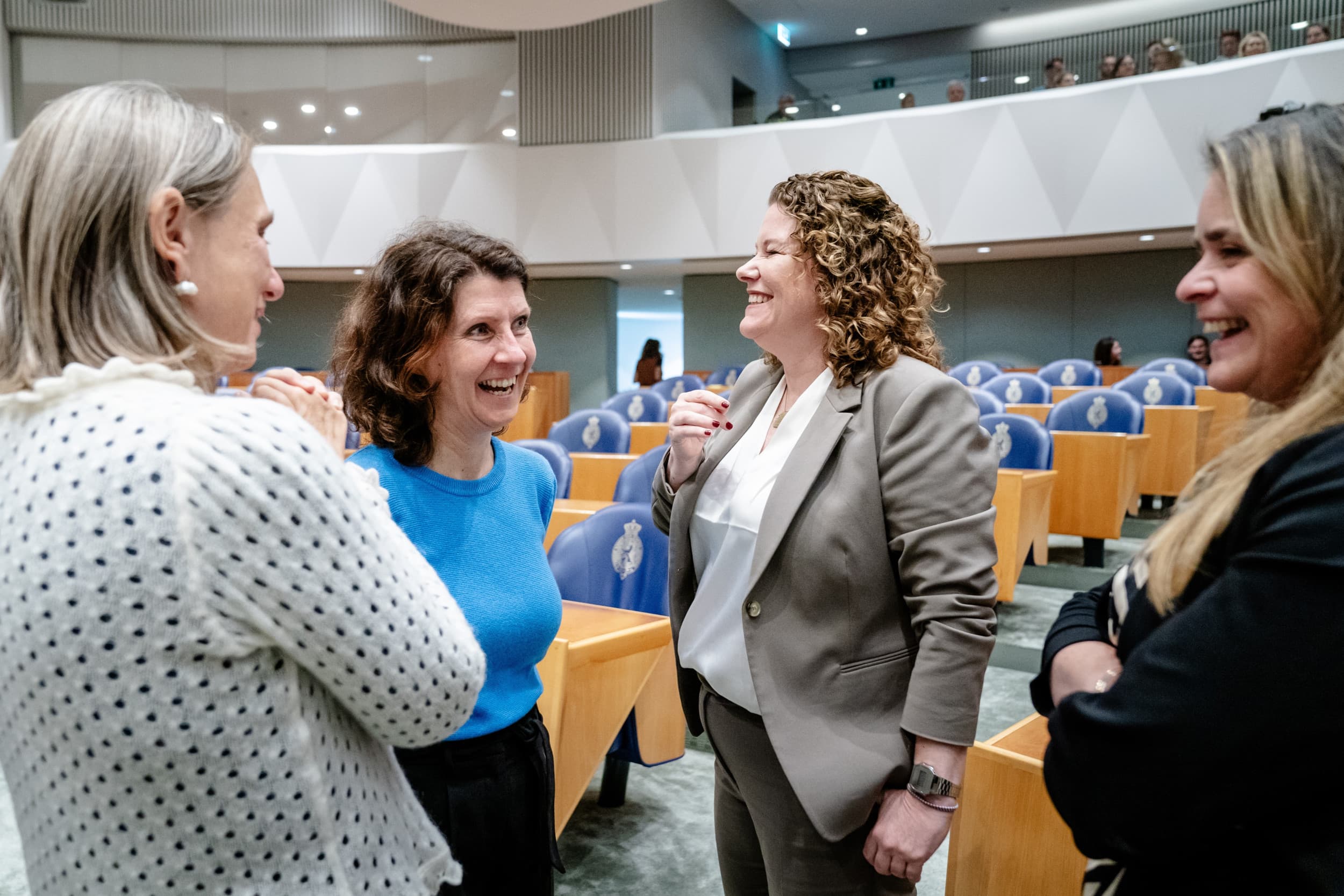 Laura Bromet (Groenlinks-Pvda), Esther Ouwehand (PvdD), Anne-Marijke Podt (D66) en Eline Vedder (CDA), vlnr, voorafgaand aan het debat over de begroting van het ministerie van Landbouw Visserij, Voedselzekerheid en Natuur. Foto: ANP