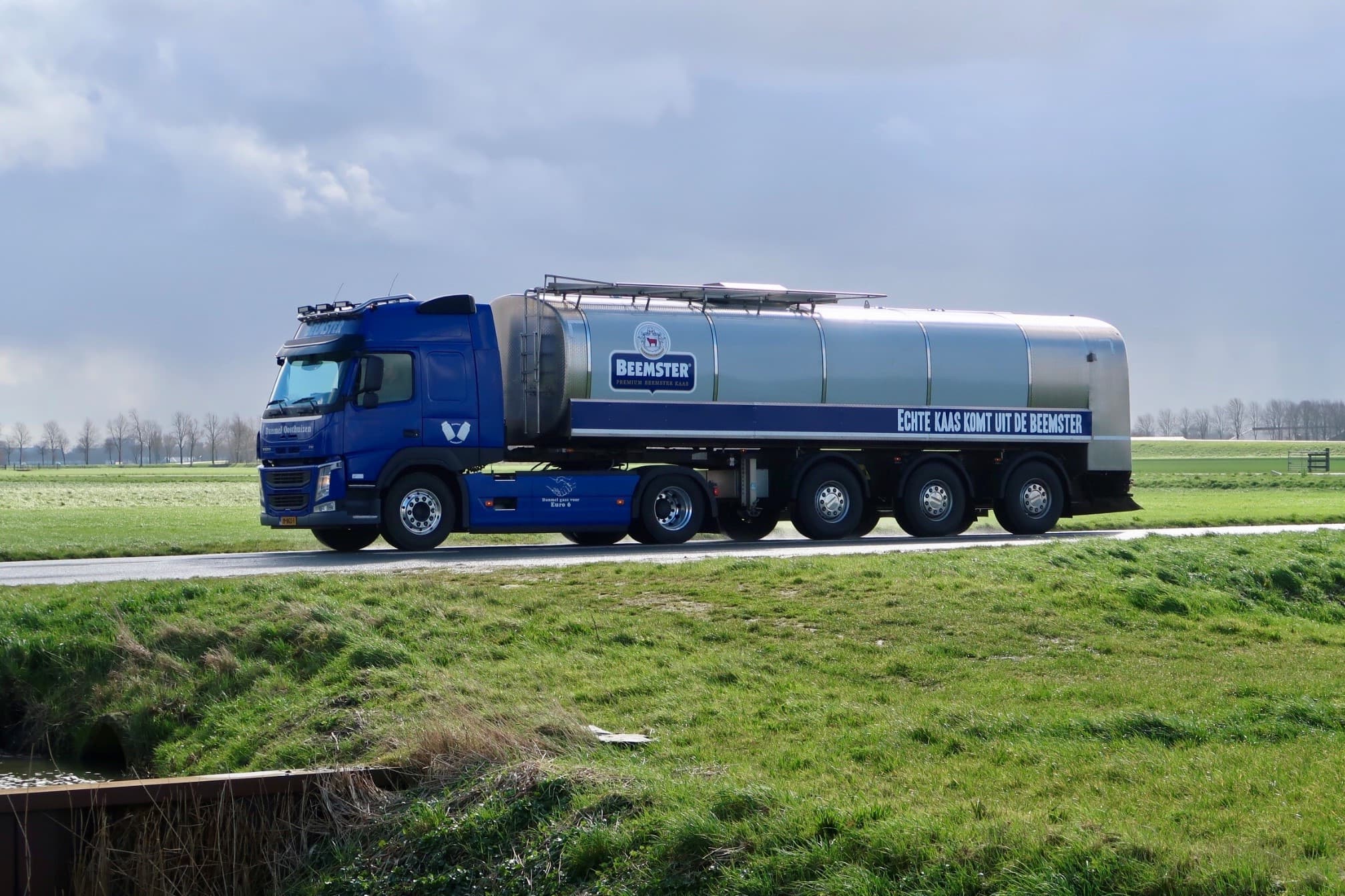 Een groep Cono-leden stopt per eind maart met melkleveranties vanwege onvrede over statuten, waardoor 45 miljoen kilo melk deels naar Lactalis Leerdammer gaat. Foto: Cono Kaasmakers