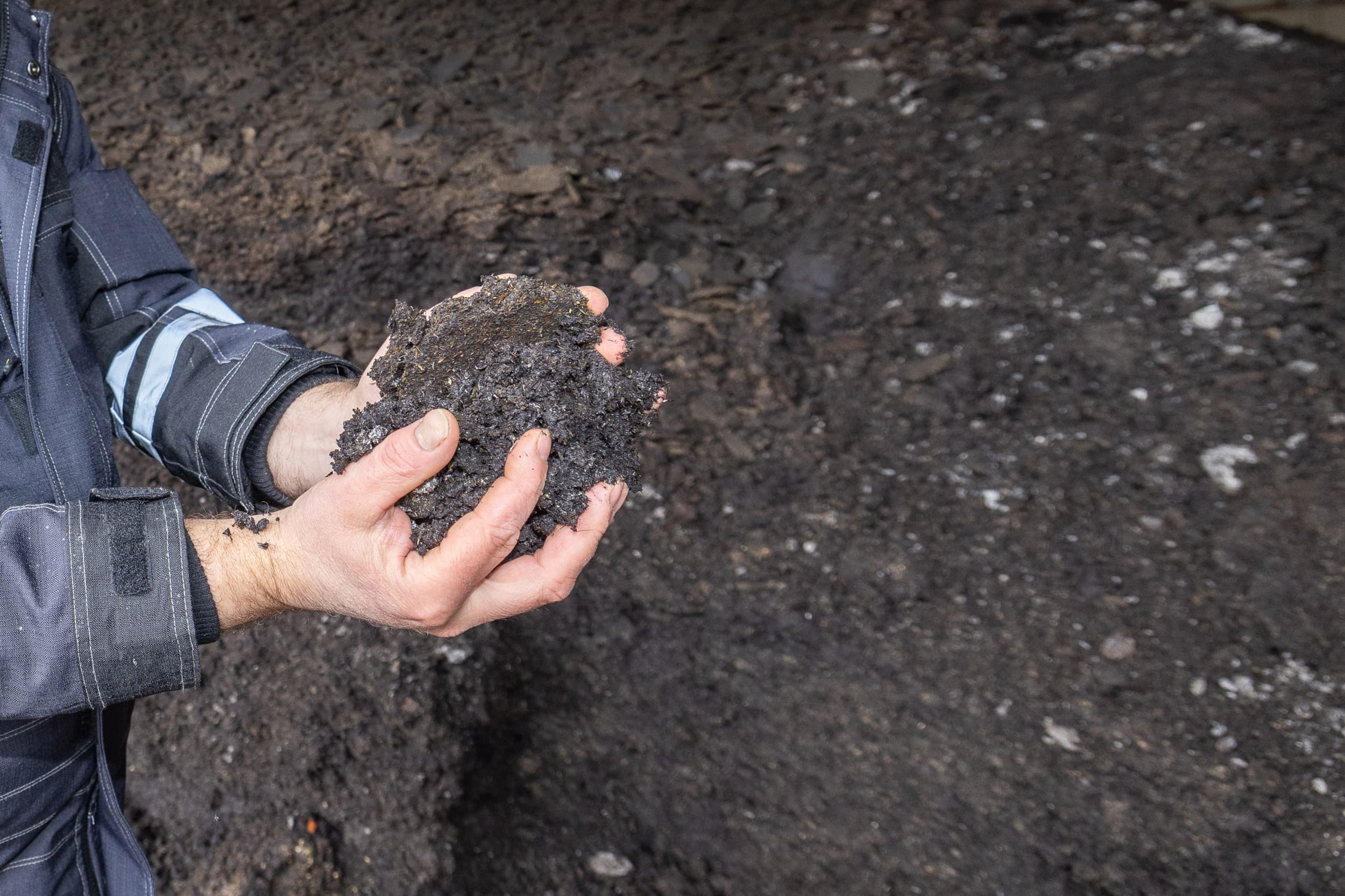 De in 2009 gestarte pilot mineralenconcentraat verzamelt ervaring en kennis over hoogwaardige verwerking van dierlijke mest na EU-goedkeuring in 2008. – Foto: Peter Roek