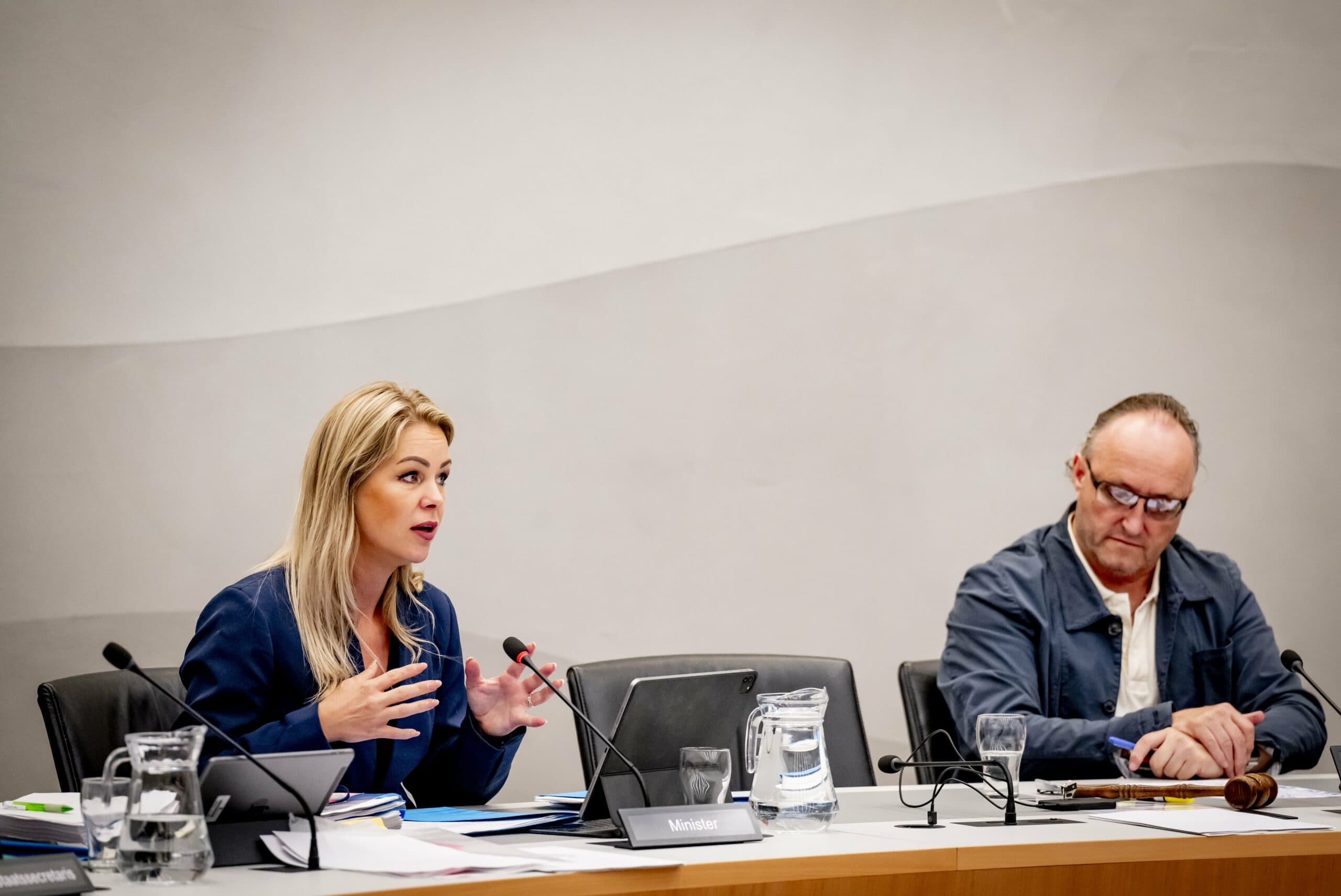 ‘Wie kent de voorzitter van de landbouwcommissie?’