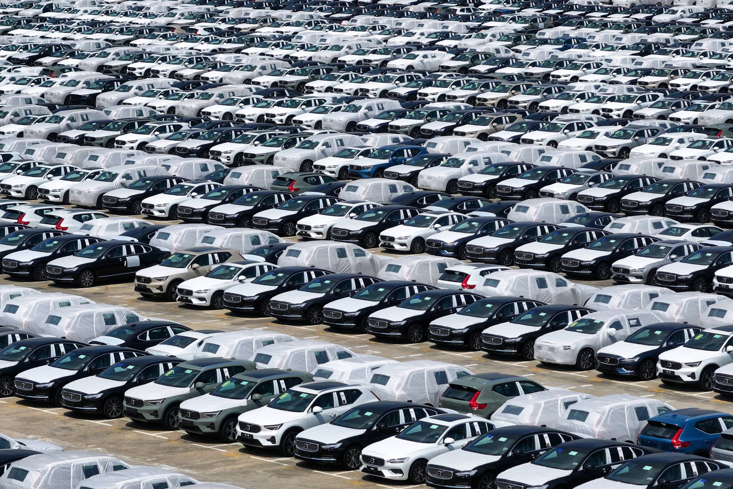 Brussel beschuldigt China ervan autobouwers staatssteun te geven waardoor de Europese markt wordt overspoeld met goedkope auto's. Foto: ANP