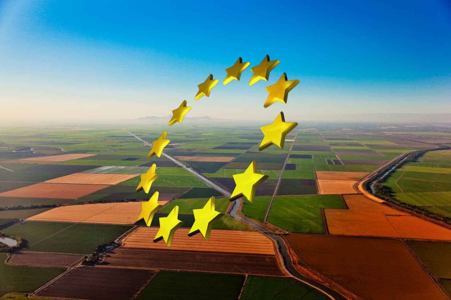 De EU wil landbouwgrond beschermen om de voedselzekerheid te waarborgen en boeren te ondersteunen bij verduurzaming te midden van stijgende grondprijzen en verstedelijking. – Foto: Canva, beeldbewerking