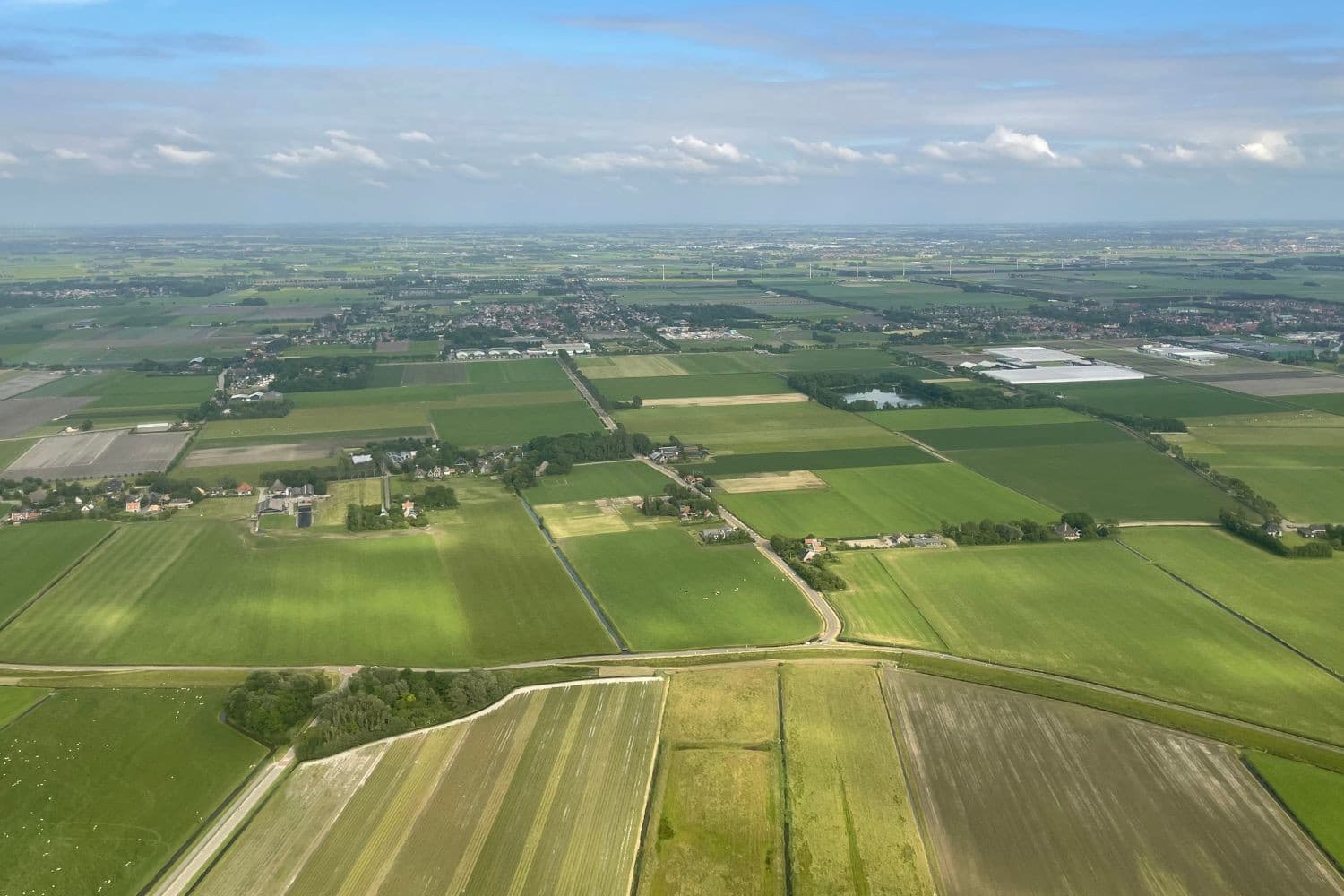 De rechtbank oordeelde dat grondspeculanten zoals IGN niet zomaar landbouwgrond voor hogere prijzen mogen verkopen zonder eerlijke informatie over de werkelijke waarde en risico’s. – Foto: Martijn ter Horst