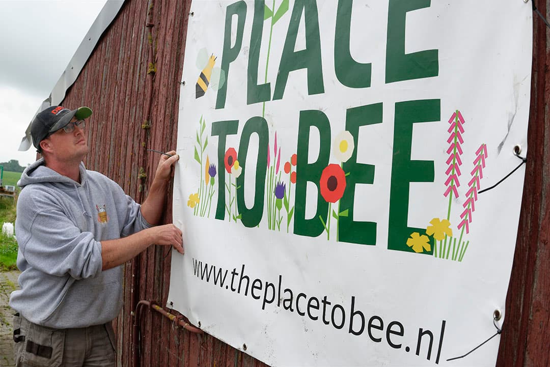 Als LTO-ambassadeur van het project ‘Place to Bee’ maakt Vroone zijn erf bij-vriendelijk. - Foto: Lex Salverda