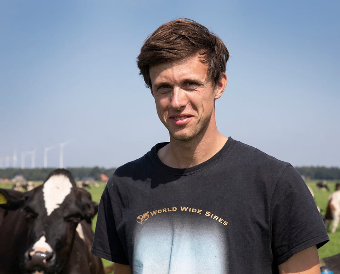 Henk Albring (28) heeft met zijn ouders Harm en Karin, broer Cees en zus Marieke een melkveebedrijf in Drouwenermond (Dr.)