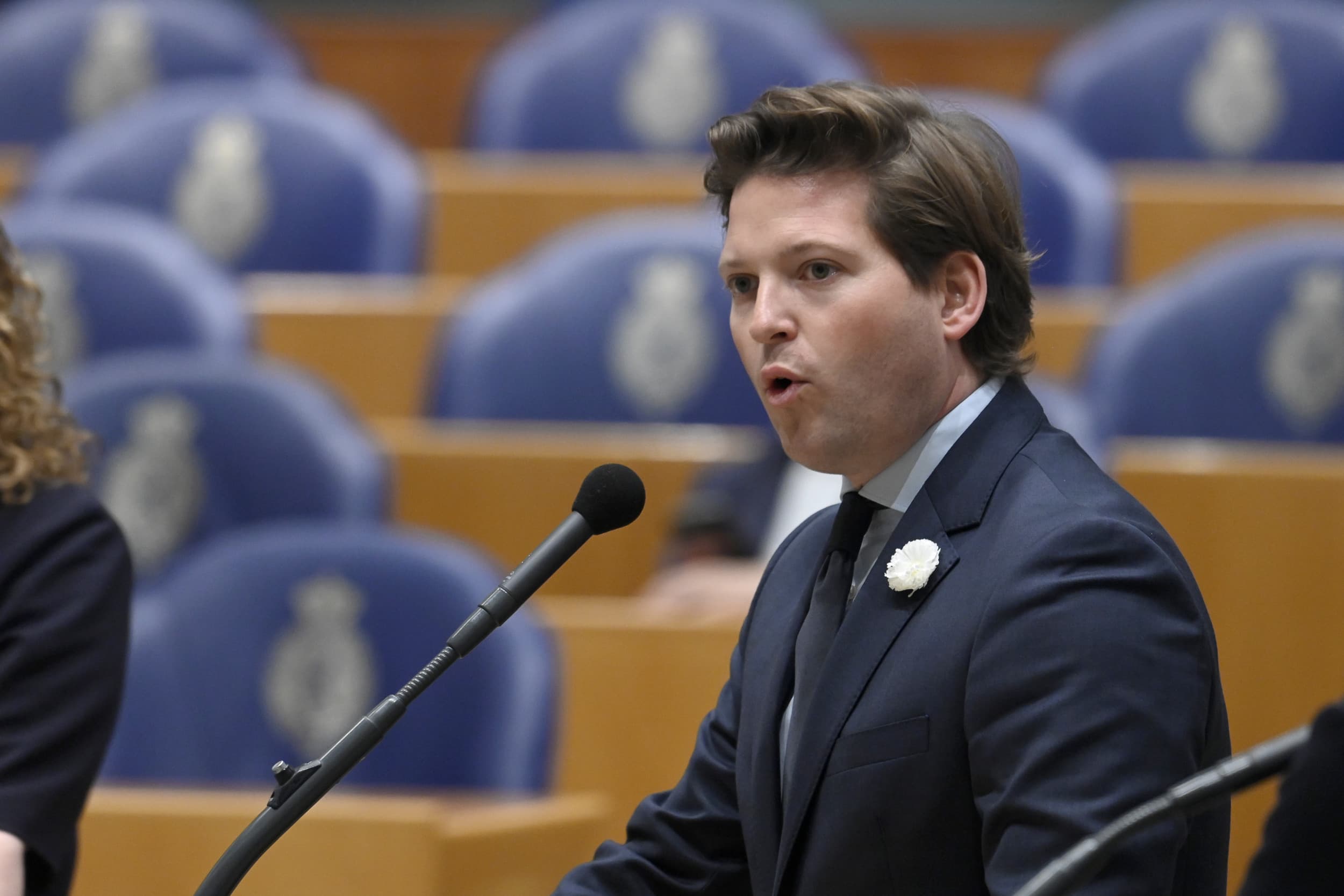 VVD-Tweede Kamerlid Thom van Campen (foto) stelt samen met collega Ingrid Michon-Derkzen Kamervragen over boeren die drugsafval op eigen akkers dumpen. – Foto: ANP