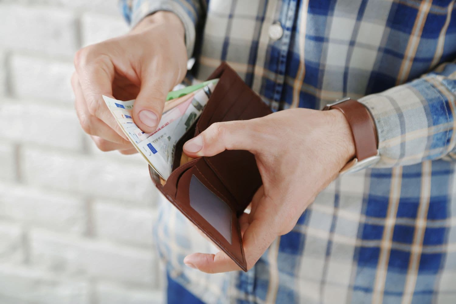 In plaats van naar de bank te gaan, kunnen boeren nu overwegen om rechtstreeks geld te lenen van hun buurman, zonder de rompslomp en met meer wederzijds begrip. – Foto: Canva/Pixelshot