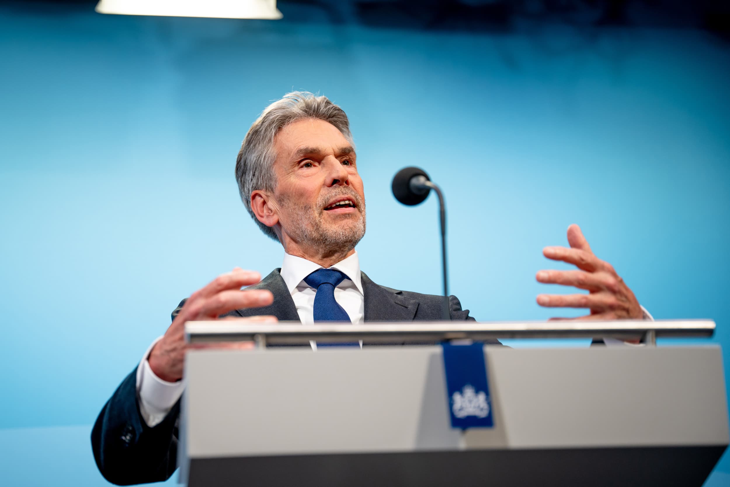 Minister-president Dick Schoof tijdens een persconferentie na afloop van de ministerraad. – Foto: ANP