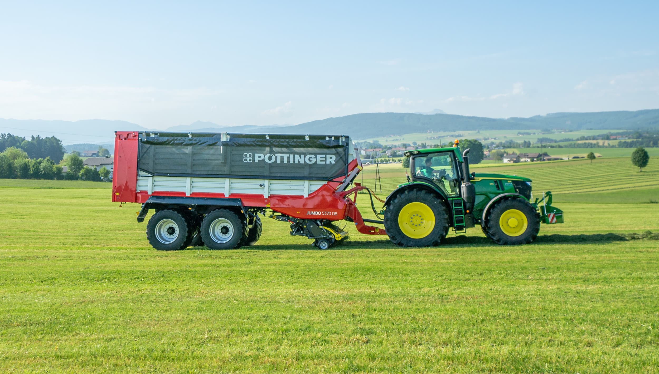 De Oostenrijkse machinefabrikant Pöttinger zet de Jumbo 5000-serie in de markt als vervanger van de Torro-serie opraapwagens. – Foto's: Pöttinger
