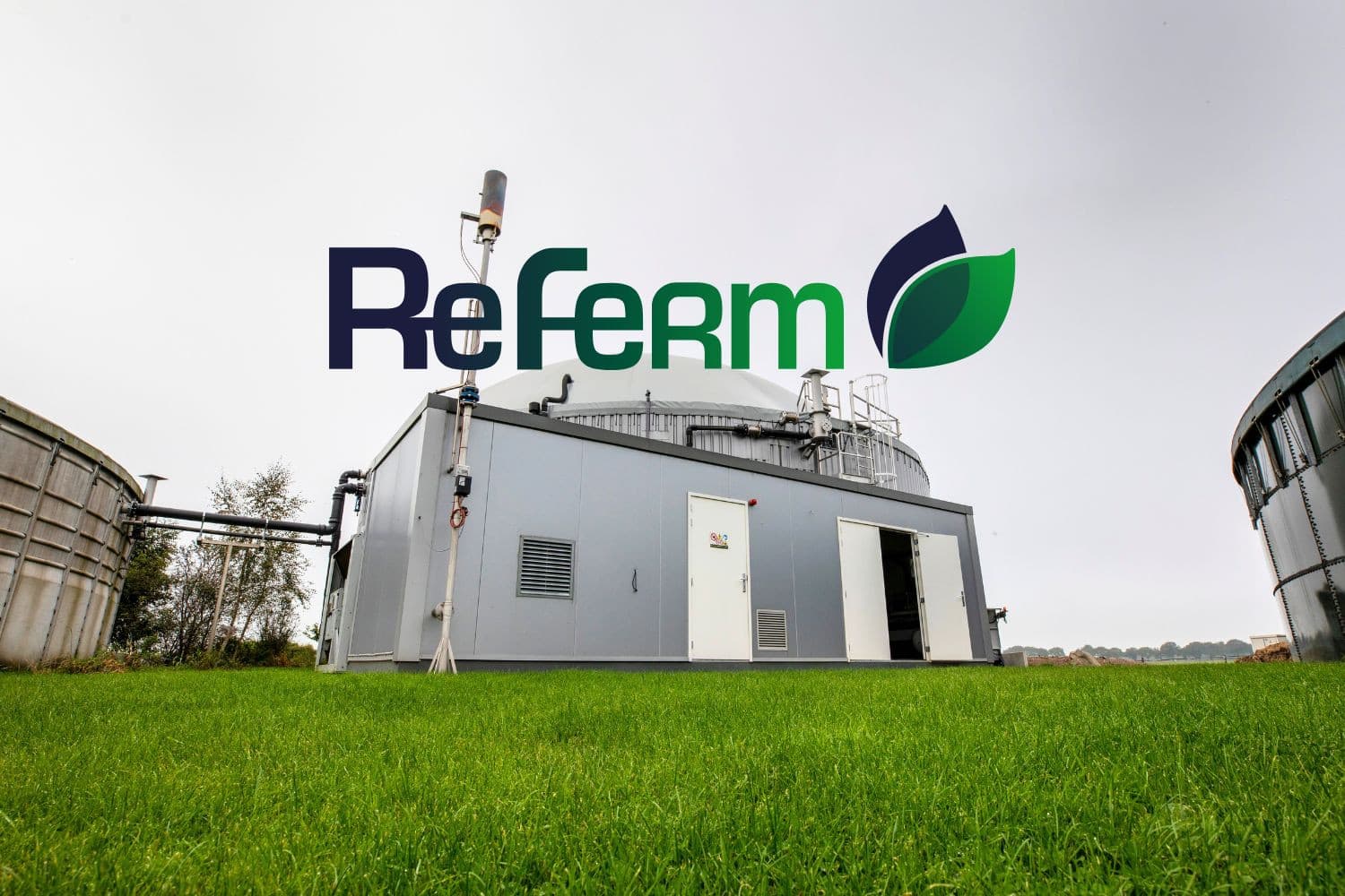 FrieslandCampina, al sinds 2016 actief met monomestvergisting, sluit zich aan bij ReFerm om samen met andere ketenpartijen de verduurzaming van de melkveehouderij te bevorderen. – Foto: Anne van der Woude en ReFerm, beeldbewerking