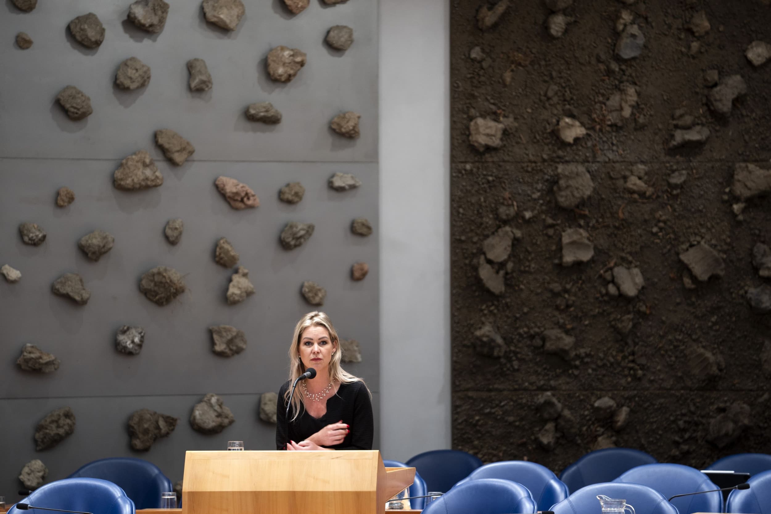 Minister Femke Wiersma (Landbouw, Visserij, Voedselzekerheid en Natuur) tijdens het debat over het mestbeleid in de plenaire zaal van de Tweede Kamer. – Foto: ANP JEROEN JUMELET