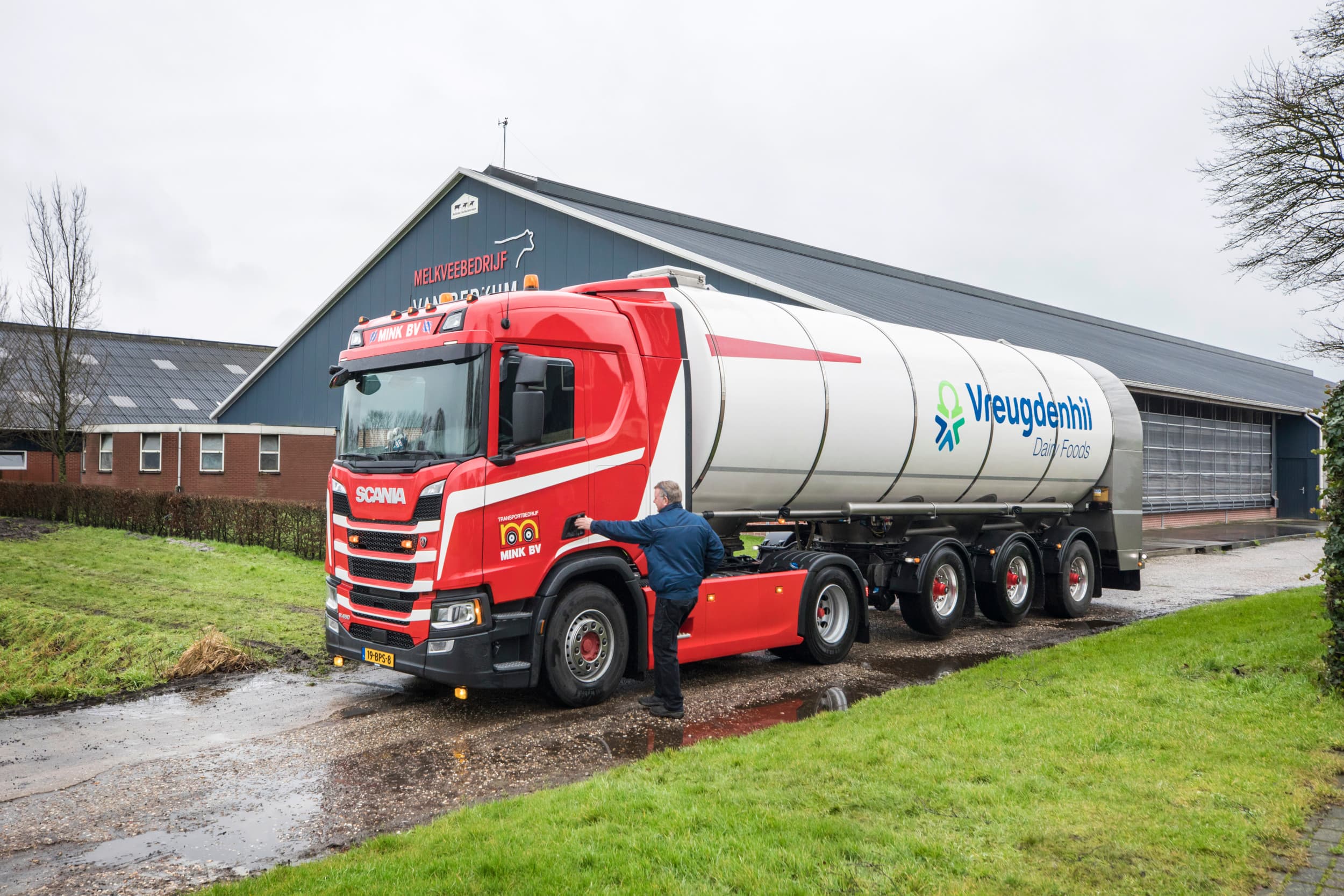 Vreugdenhil verhoogt de melkprijs van juli met €0,22, waardoor deze uitkomt op een basismelkprijs van €47,43 per 100 kilo. Dankzij een verhoging van de vetprijs met €0,05 naar € 5,60 per kilo is deze prijsstijging mogelijk. - Foto: Koos Groenewold