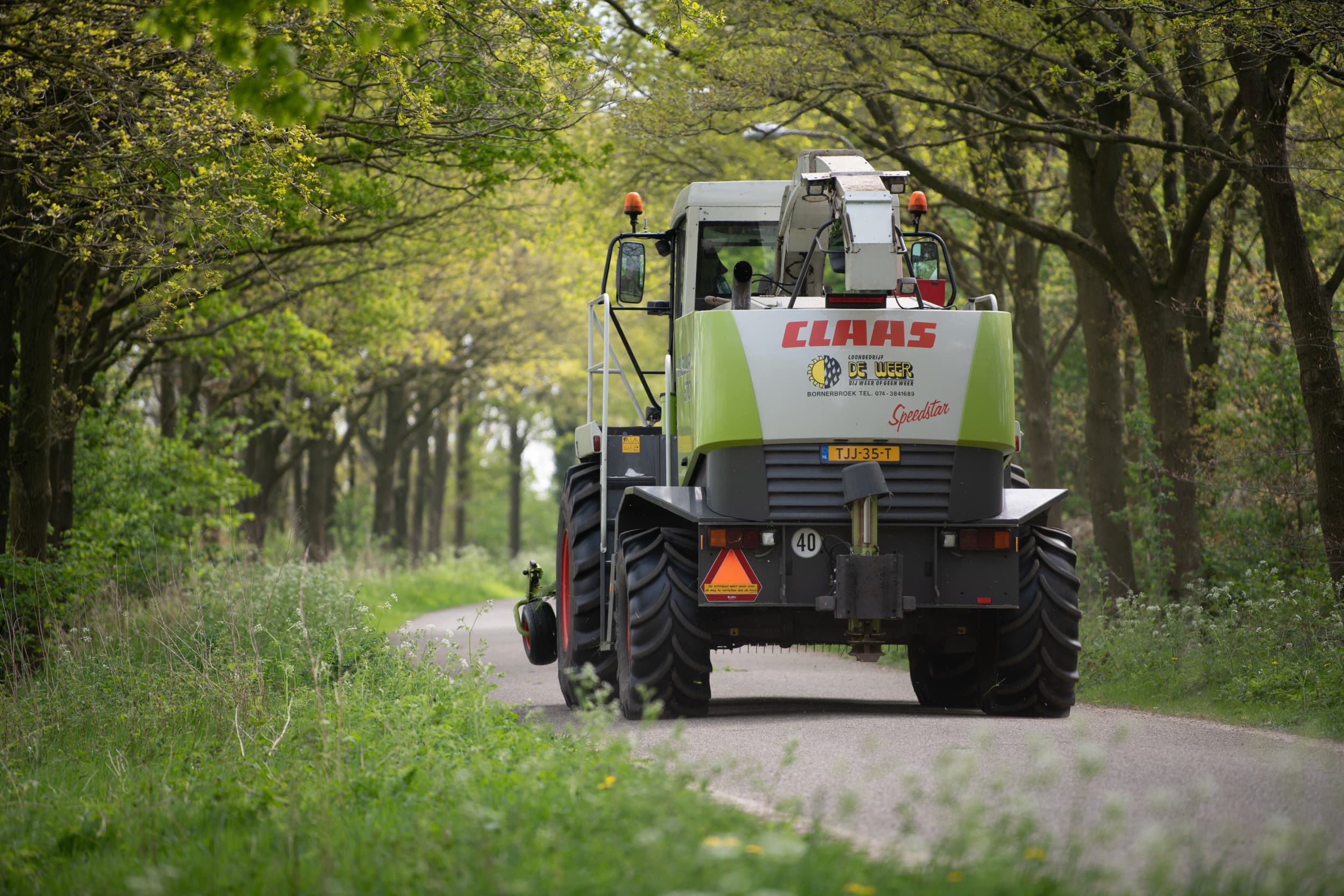 Er komt meer ruimte op provinciale wegen voor landbouwverkeer. De provincies Groningen, Overijssel, Gelderland en Zuid-Holland hebben al trajecten aangewezen. – Foto: Michel Velderman