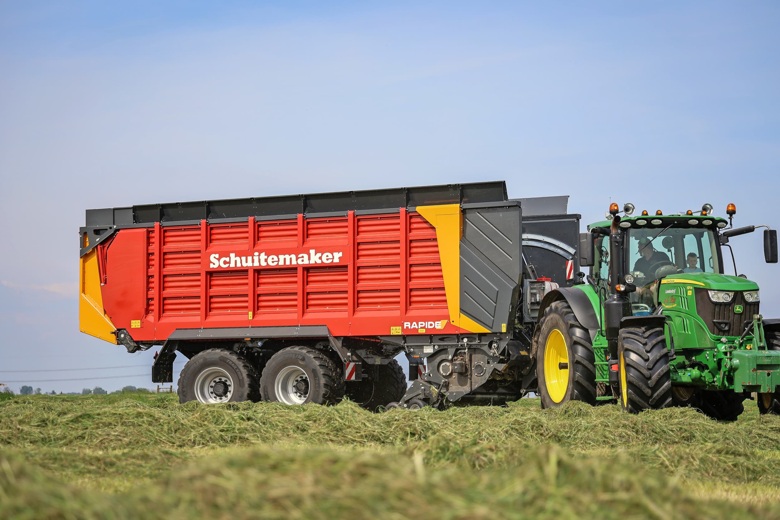 Boerderij mocht meerijden met de nieuwe Schuitemaker Rapide 7700 van loonbedrijf Van de Put in Oosterwolde. Het bedrijf is een van de twintig kopers die dit seizoen met een nulserie-wagen het veld in gaan. – Foto’s: Matthijs Verhagen