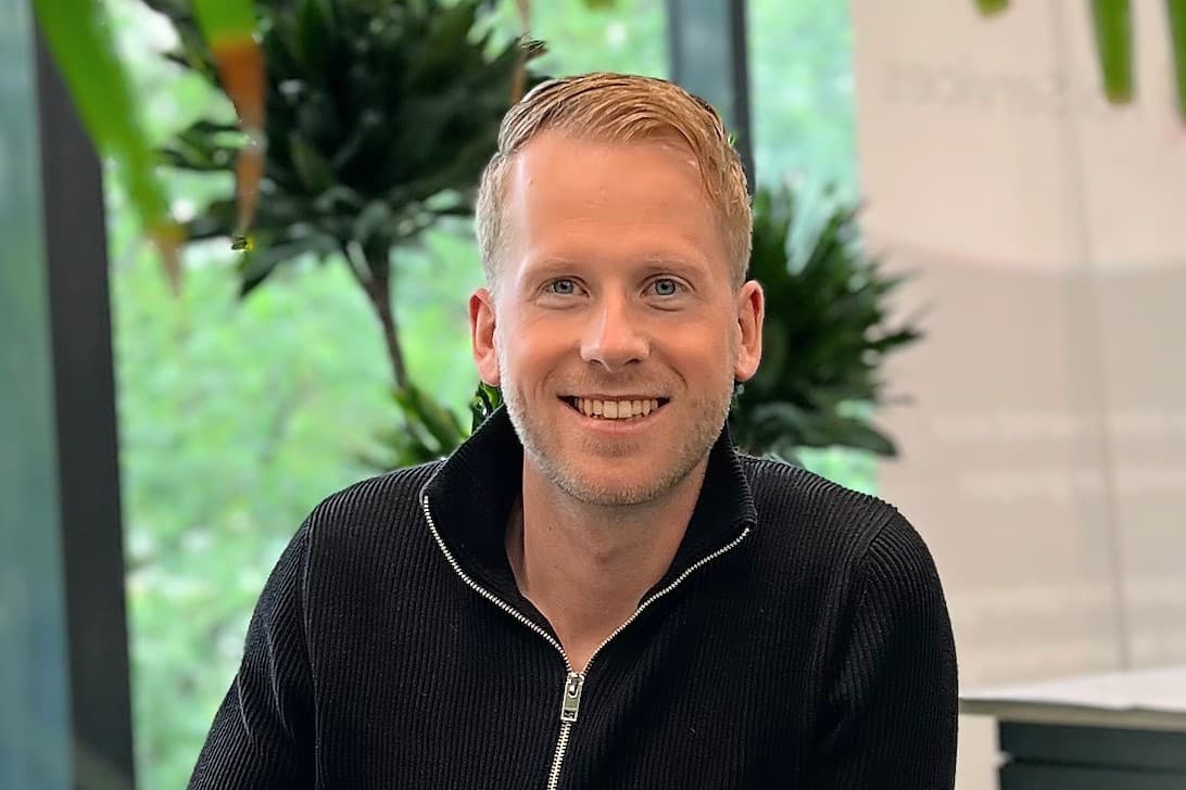 Tom Hooge Venterink van Ikwileerlijkezuivel.nl wil begin volgend jaar melk verwerken tot Griekse yoghurt. Met SuperUnie is er nu een leveringsovereenkomst voor 25 miljoen kilo yoghurt. – Foto: Ikwileerlijkezuivel.nl