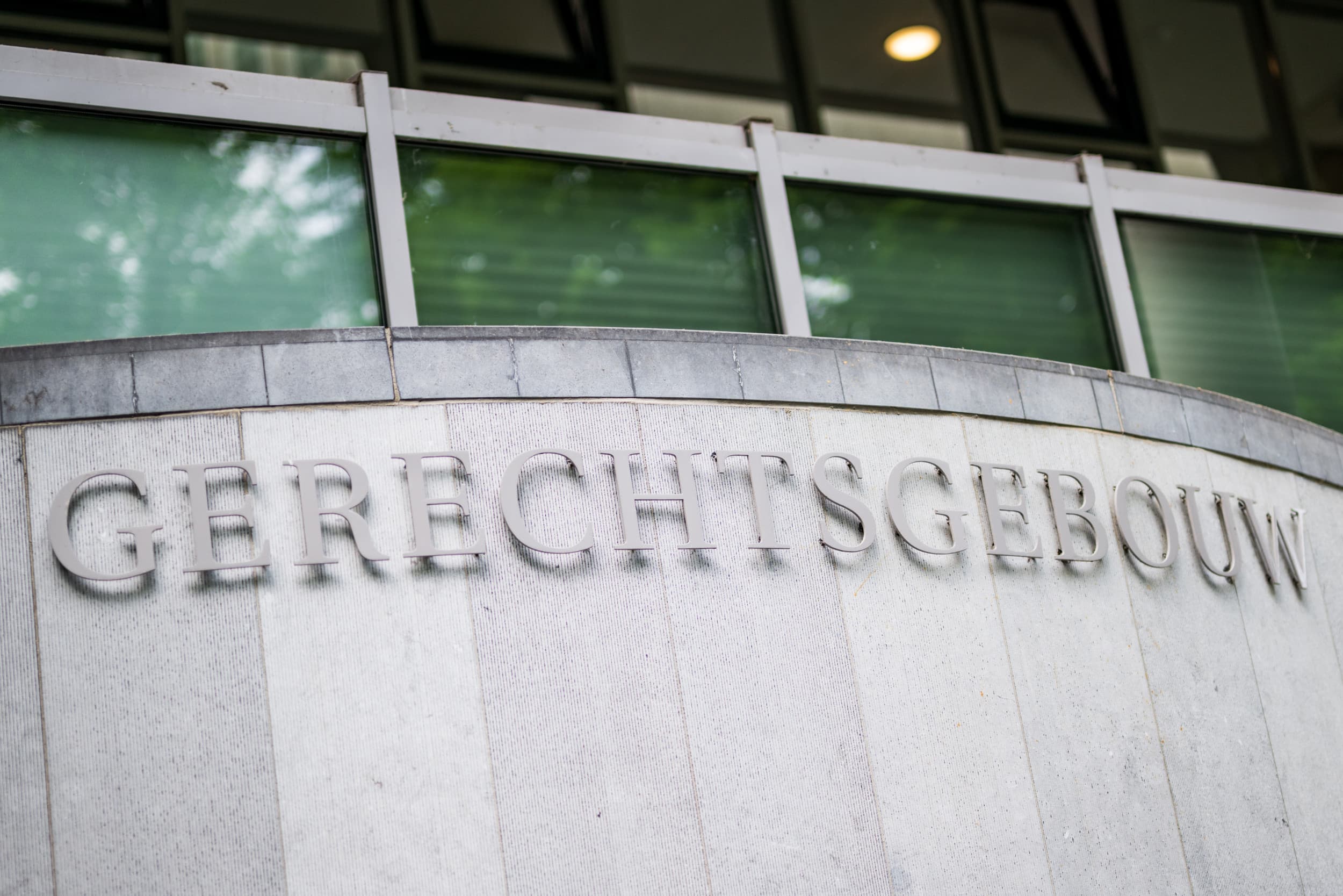Vergaderboer schrijft dat rechters tegenwoordig zoveel macht hebben dat zij de beslissingen van zowel onafhankelijke instanties als het Parlement eenvoudigweg kunnen overrulen, waardoor de democratische processen onder druk komen te staan. – Foto: ANP