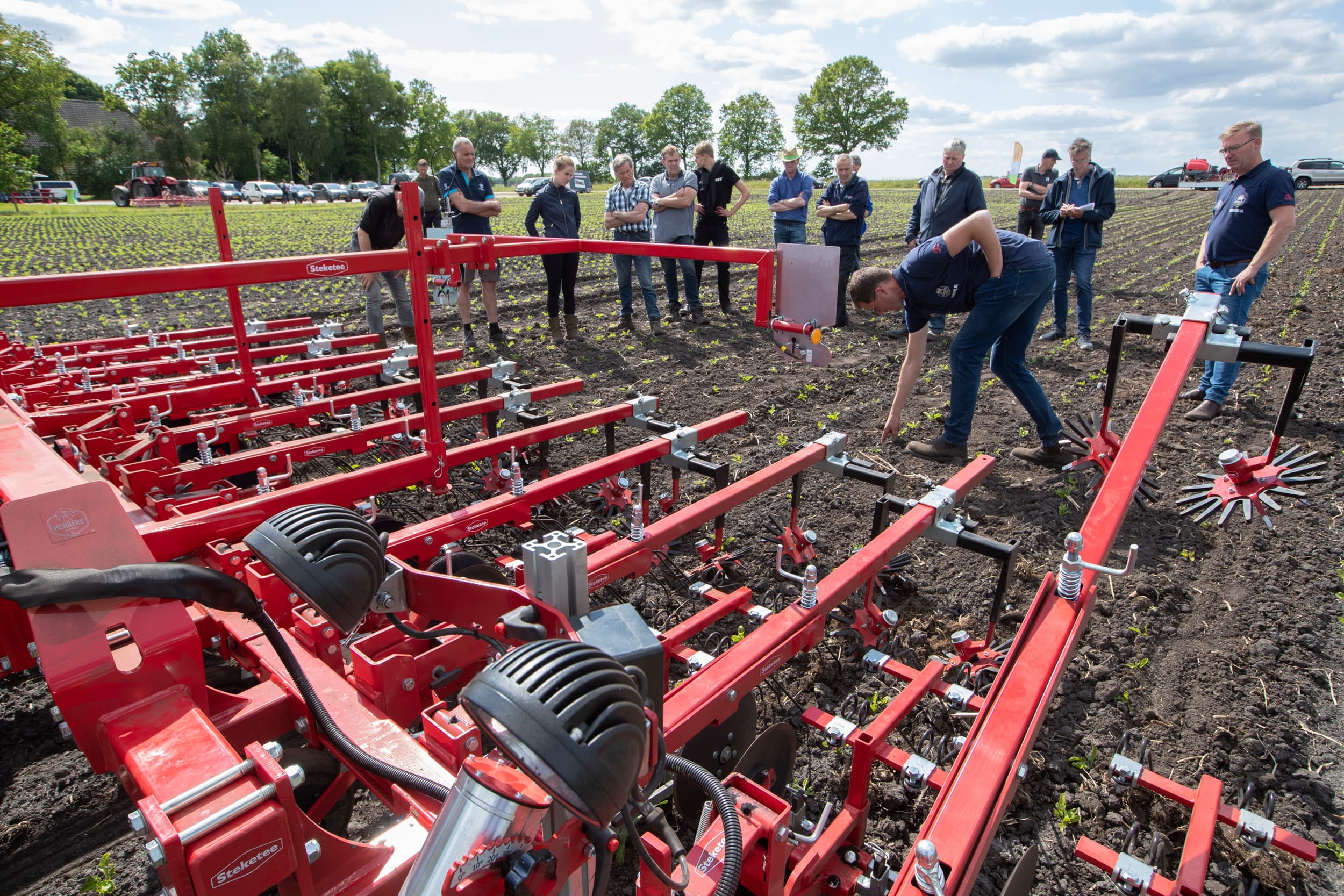 Groeikracht Cosun organiseert ook bijeenkomsten om telers kennis te laten maken met de mogelijkheden van mechanische onkruidbestrijding. – Foto: Hans Banus