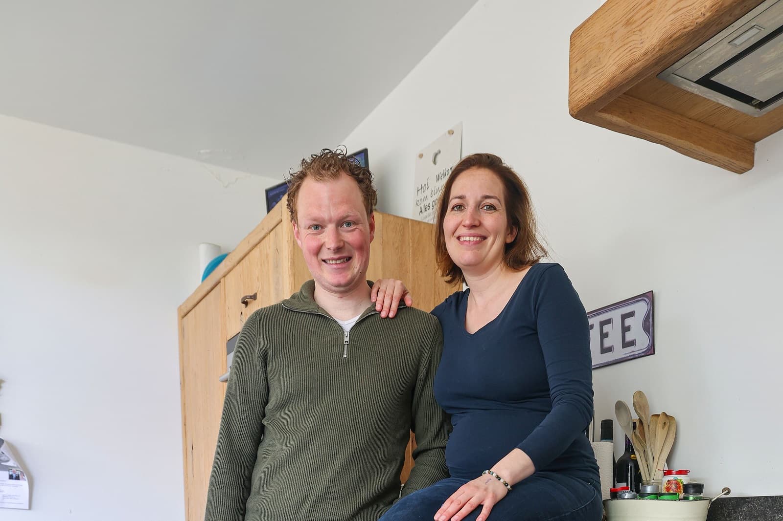 Tim (29) en Emmelie (32) van Gorp wonen in Udenhout (N.-Br.) samen met zoontje Thijs (1) en een baby onderweg. – Foto’s: Bert Jansen