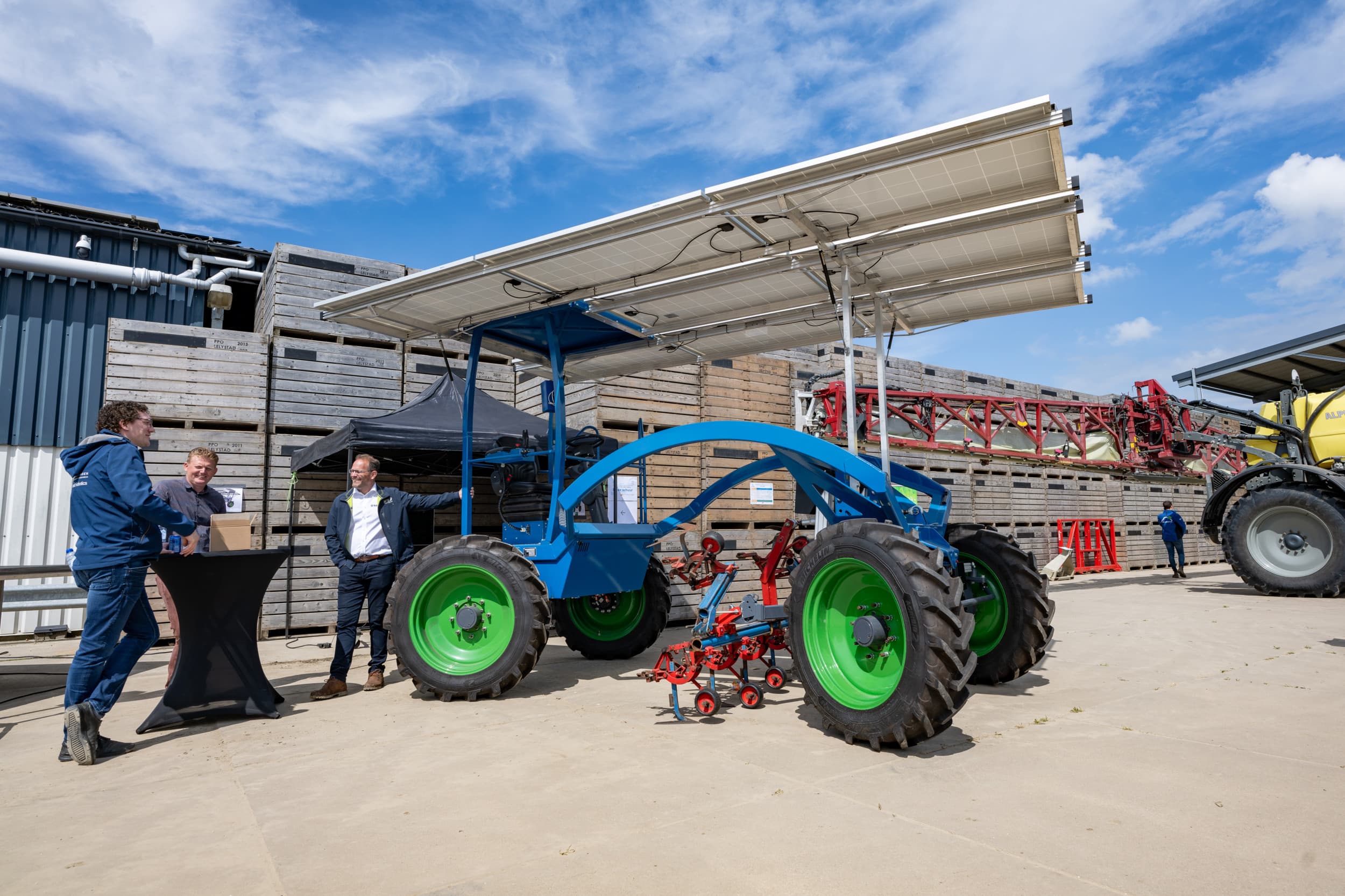 De E-Horse was vorige maand een van de blikvangers op Future Farming & Food Experience. De elektrisch aangedreven werktuigendrager heeft vierwielbesturing, is volledig elektrisch en licht van gewicht. Typisch bedoeld voor gewasverzorging.- Foto’s: Michel Velderman
