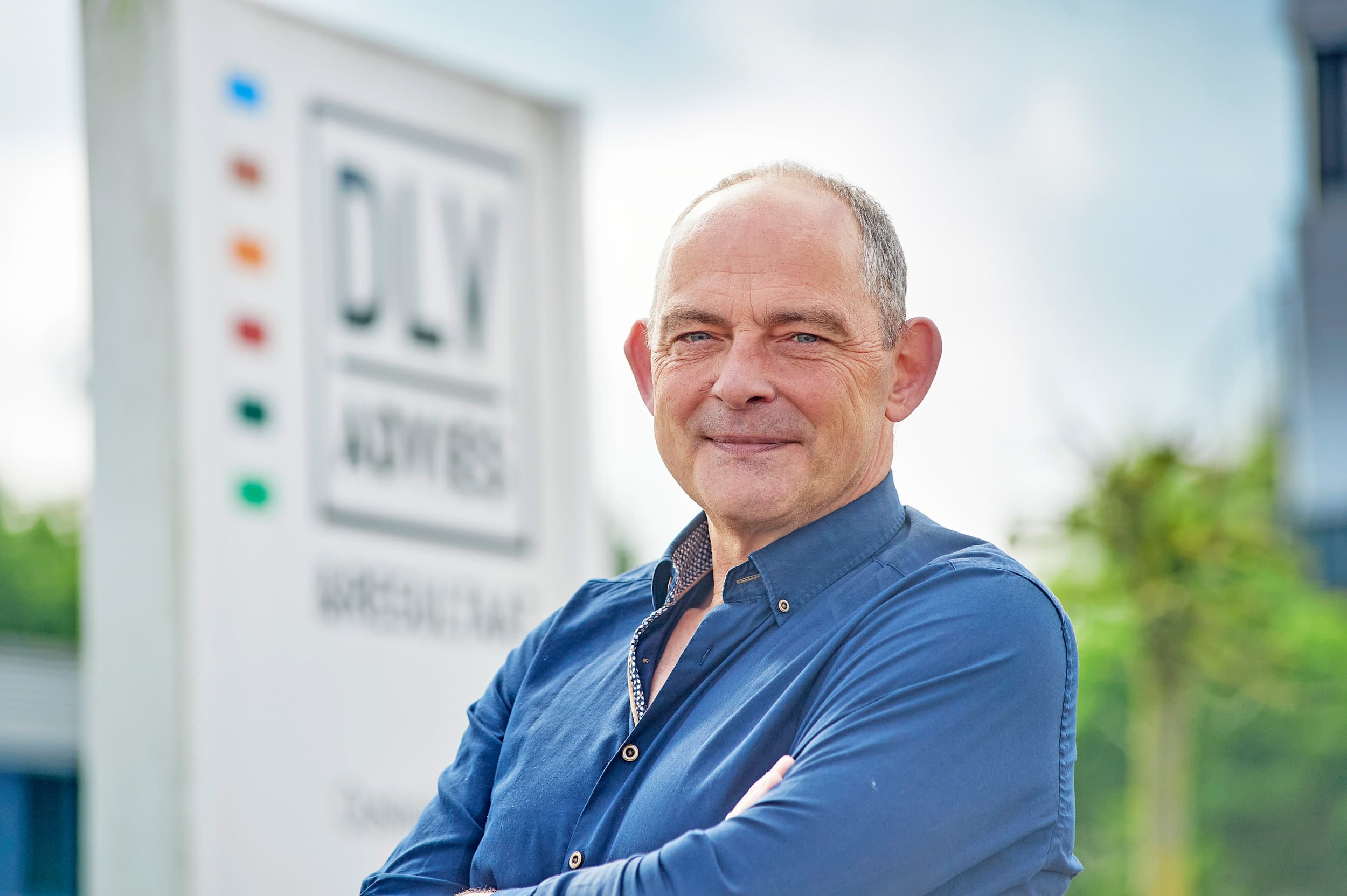 Paul Bens (60) is tot 1 juli één van de drie directeuren van DLV Advies. In 1985 begon hij bij de voormalige consulentschappen en stapte in 1990 over naar het IKC landbouw, wat overging naar DLV. In 2005 nam hij samen met 7 collega’s het bedrijf van de overheid over. De aandelen zijn nu in handen van de drie directeuren en 12 personeelsleden.