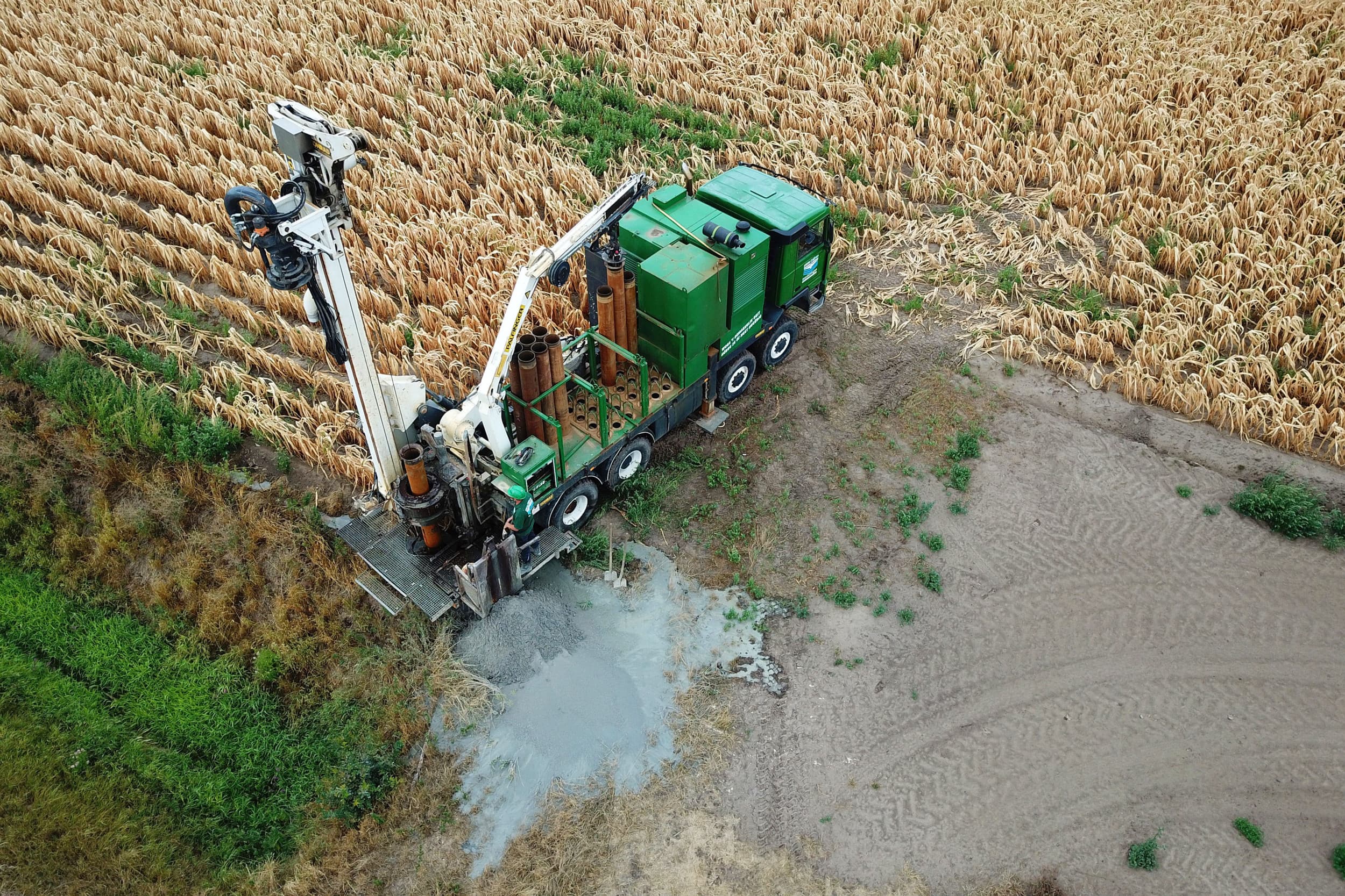 Het boren van een waterput tijdens de droogte in 2018. Grondwater onttrekken uit zandgrond zal over zes jaar geen vanzelfsprekendheid meer zijn, aldus Jan Jaap de Graeff, voorzitter van de Rli. – Foto: Bert Jansen