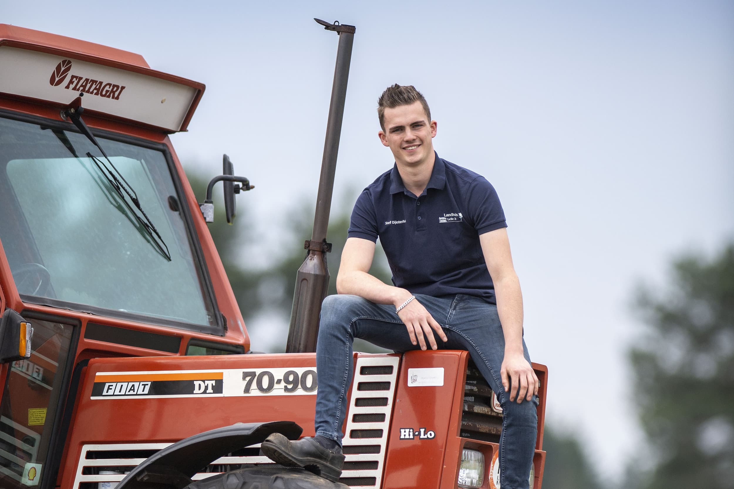 Opvolger Stef Dijksterhuis vormt met zijn vader een vof. Ze bewerken 96 hectare grond. – Foto’s: Mark Pasveer