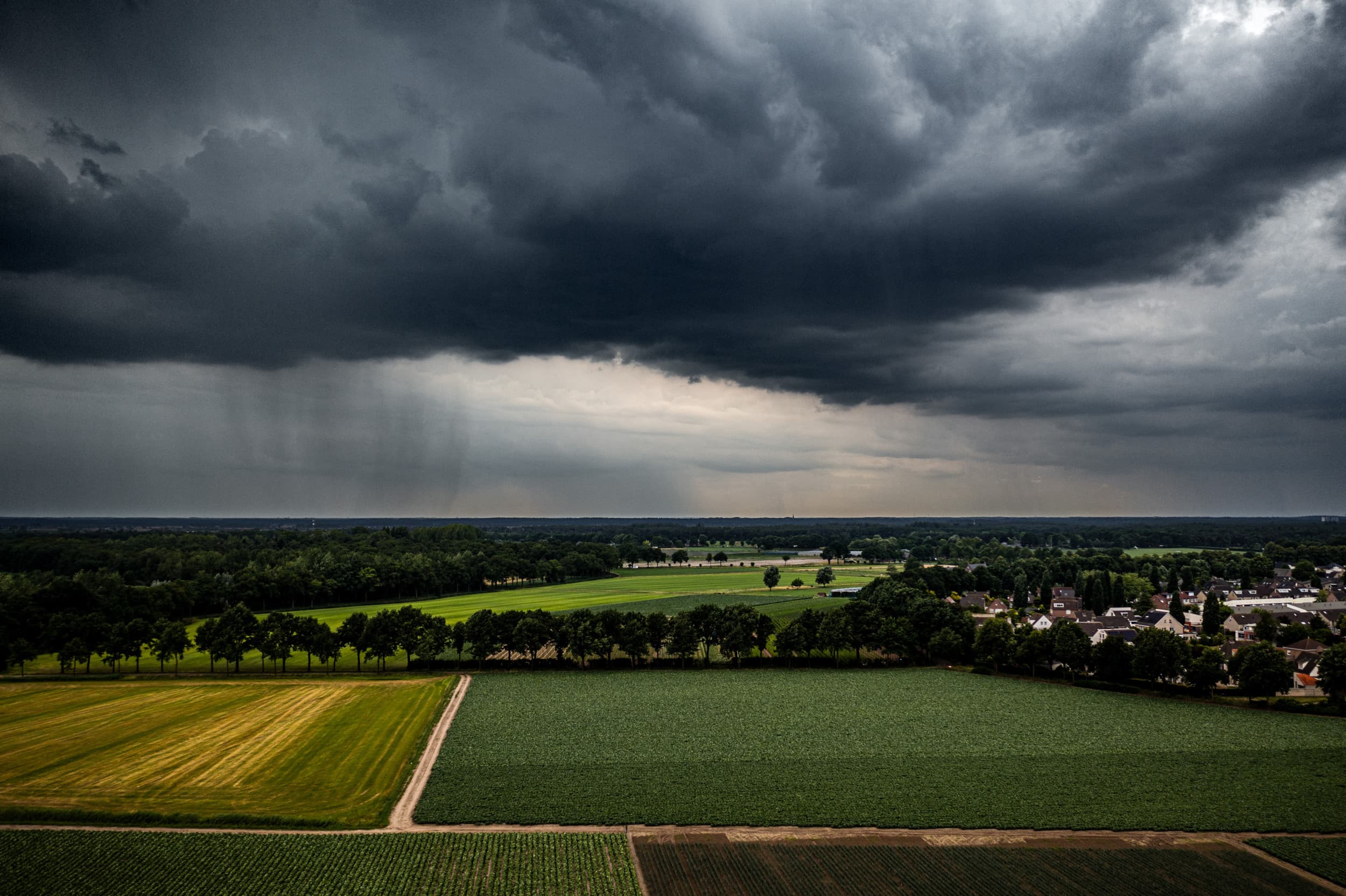 Door grillig weer is er veel waterschade. – Foto: ANP