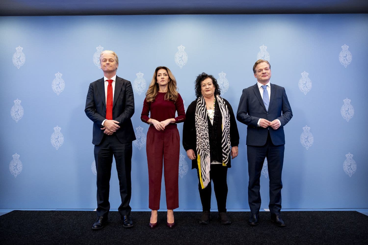 Geert Wilders (PVV), Dilan Yesilgoz (VVD), Caroline van der Plas (BBB) en Pieter Omtzigt (NSC) tijdens de presentatie van het hoofdlijnenakkoord. – Foto: ANP/ Koen Van Weel