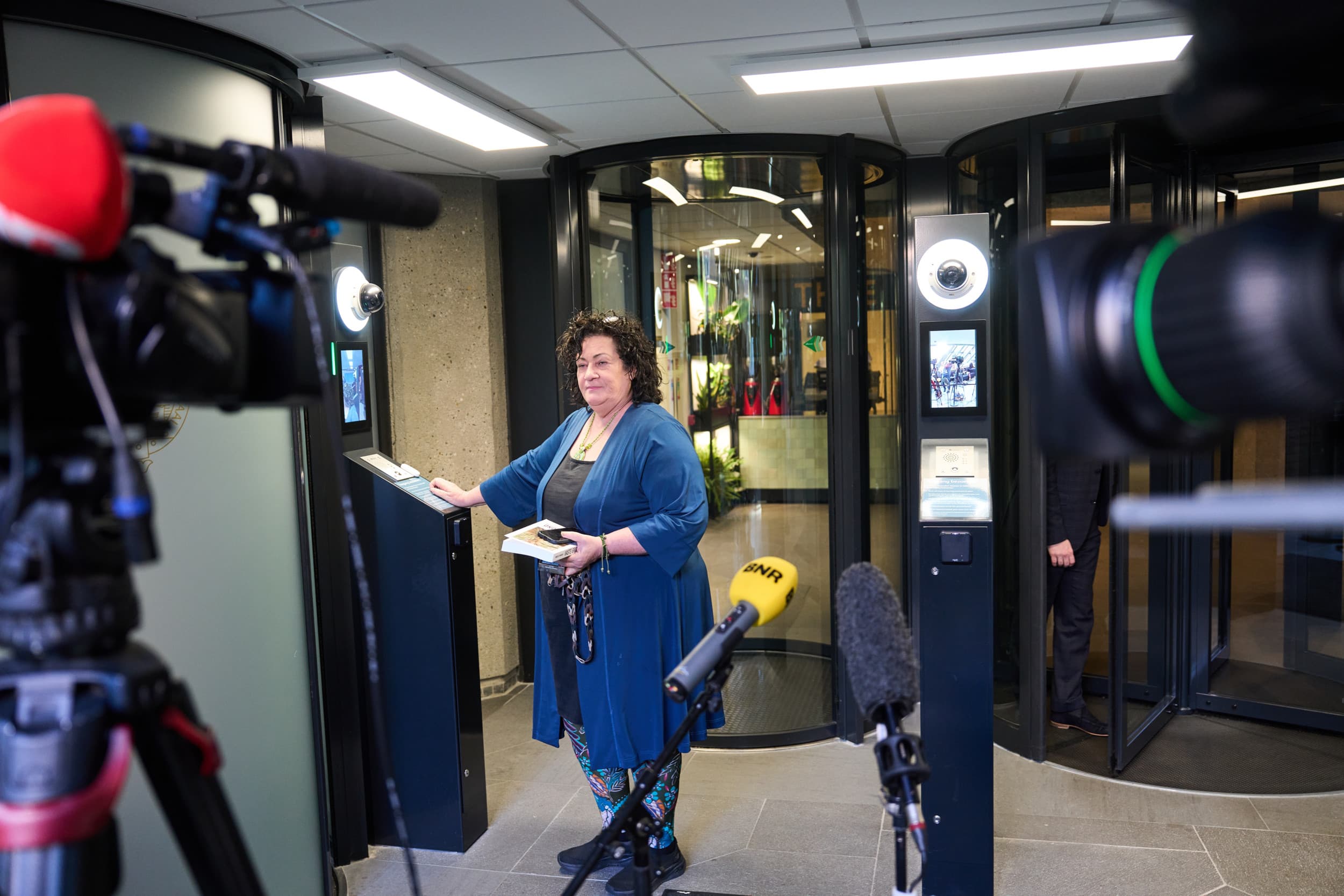 Caroline van der Plas (BBB) tijdens een pauze van de formatiegesprekken met de informateurs Dijkgraaf en van Zwol en onderhandelaars van PVV, VVD, NSC en BBB. –