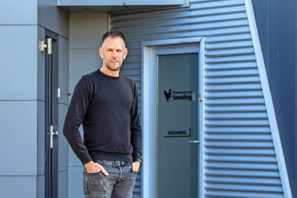 Djurre Smeding: "Er moet eerst gedegen onderzoek worden gedaan naar het aan twee poten tillen van leghennen. Uit het onderzoek dat ik ken, blijkt niet dat de dieren dan minder stress ervaren."