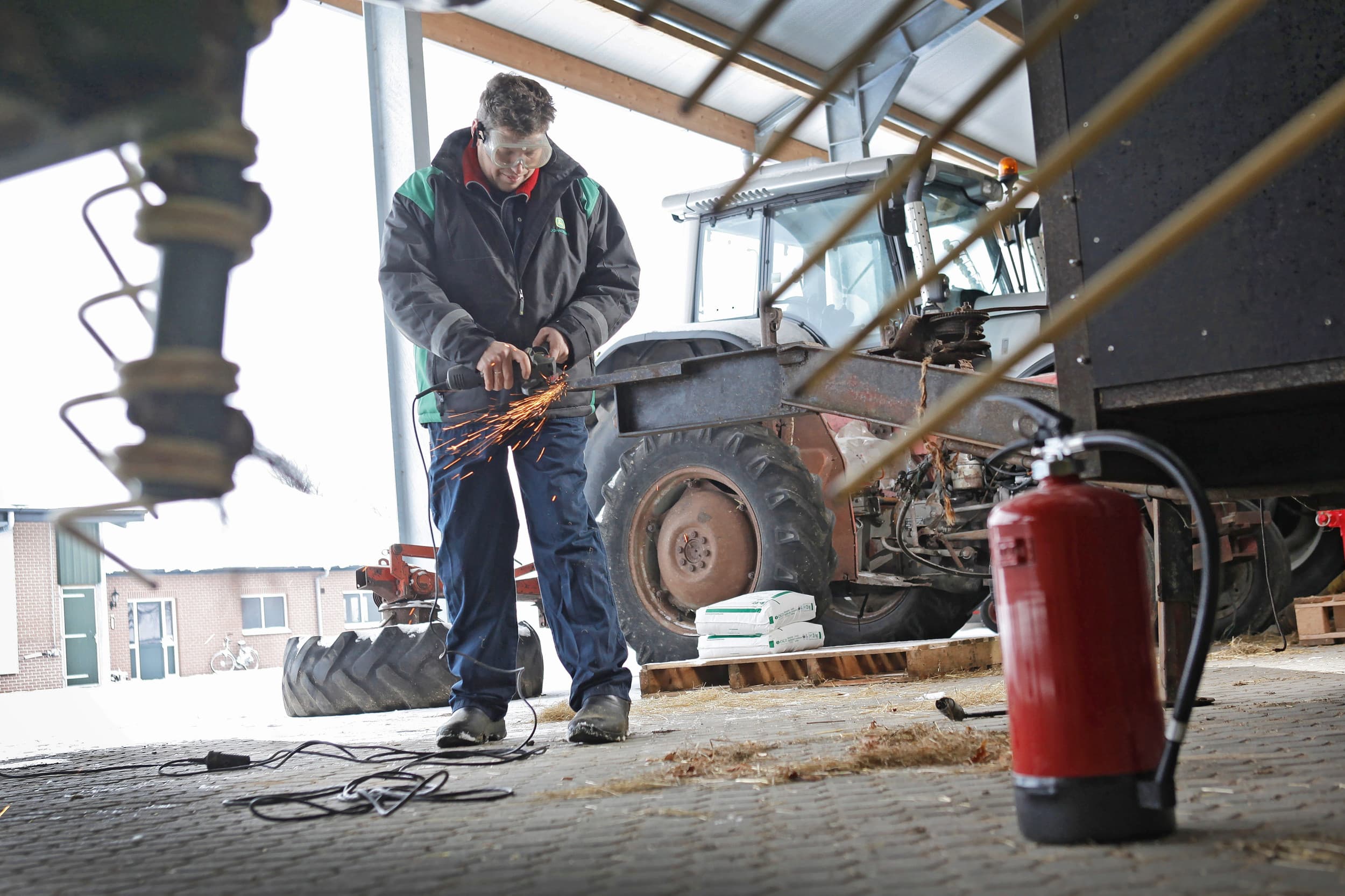 Werkzaamheden in en rond de stal zijn een van de belangrijkste oorzaken van stalbrand. – Foto: Jan Willem Schouten