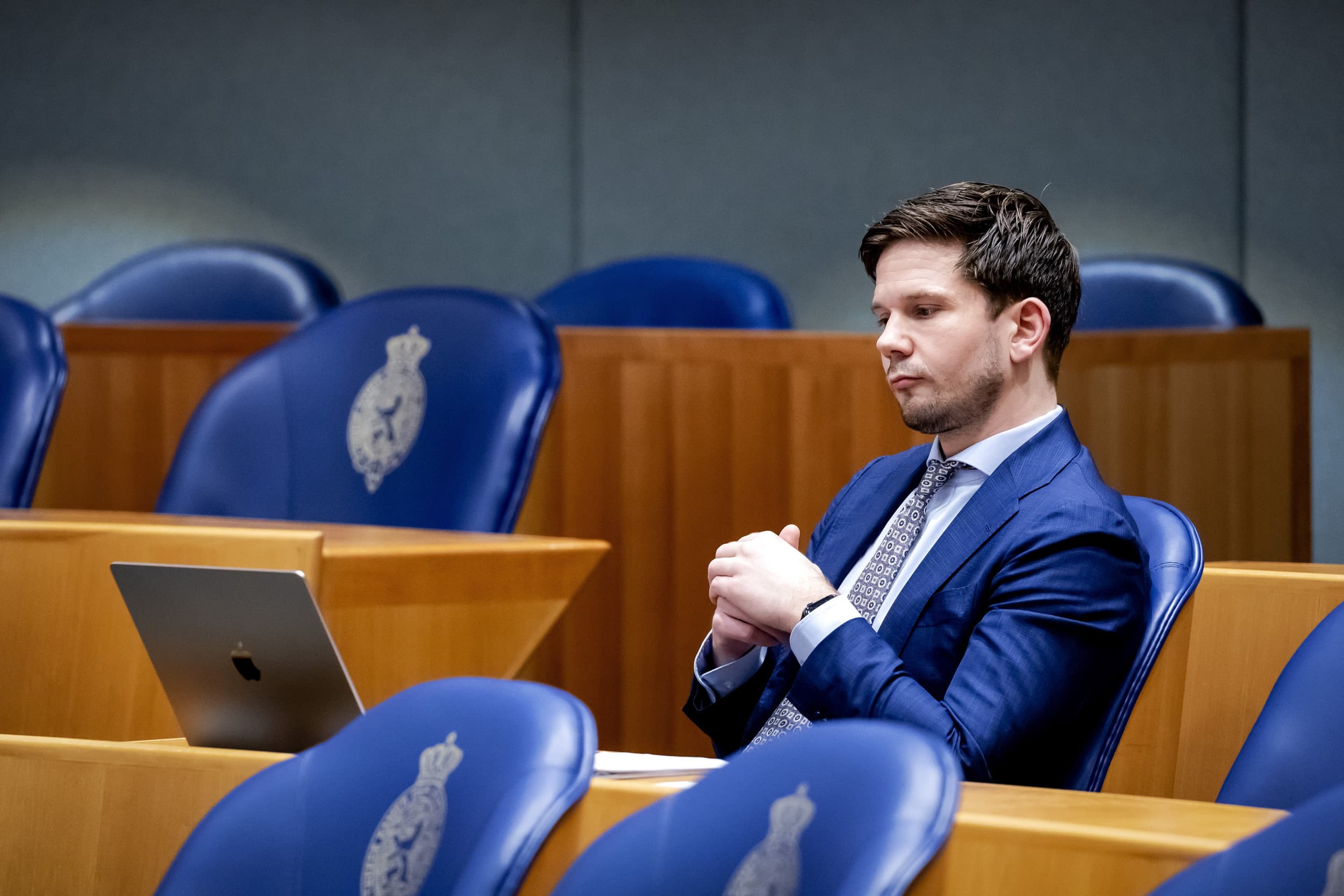 Gideon van Meijeren (Forum voor Democratie) is geen alledaags verschijning in de debatten van de commissie voor Landbouw, Natuur en Voedselkwaliteit. – Foto: ANP/Robin van Lonkhuijsen