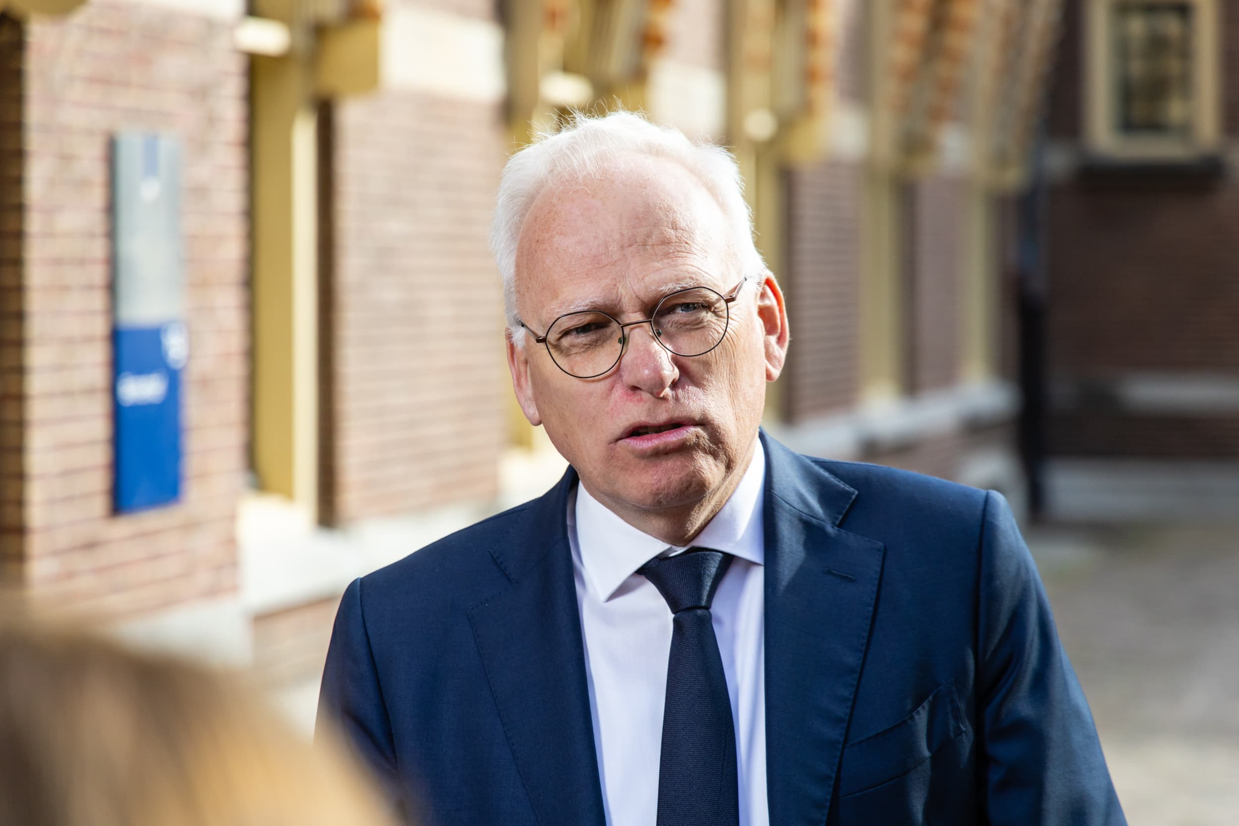SGP-landbouwwoordvoerder Bert-Jan Ruissen en Rob Roos (voormalig JA21, nu zonder partij) hebben kritiek op demissionair landbouwminister Piet Adema.
