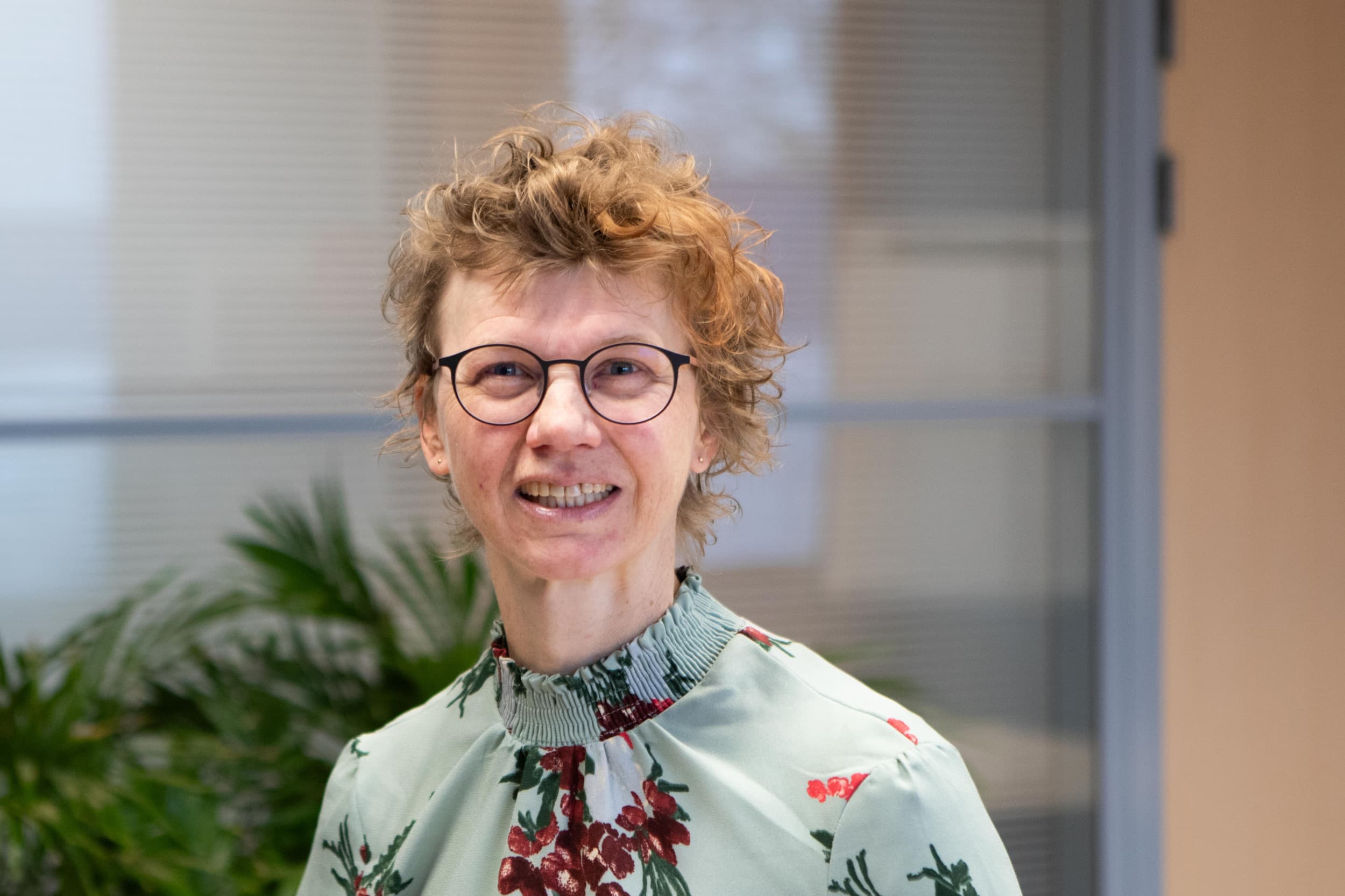 Jobke van Hout (45)  is dierenarts en onderzoeker varkensgezondheid bij Royal GD. Van Hout houdt zich onder andere  bezig met antibioticumgebruik en –resistentie in de varkenshouderij. – Foto’s: Hans Prinssen