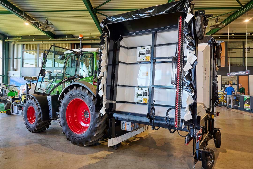 De vaste werkbreedte van 6 meter is een nadeel in uienbedden van 2,25 meter. Dan benut je effectief slechts 4,5 meter. Met 75 centimeter extra werkbreedte zou de capaciteit 50% omhoog gaan.