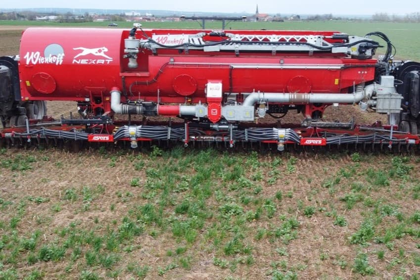 Evers Agro heeft een Toric-schijvenbemester aangepast aan de Nexat-werktuigdrager en noemt deze Toric NX 1400. - Foto: Evers Agro