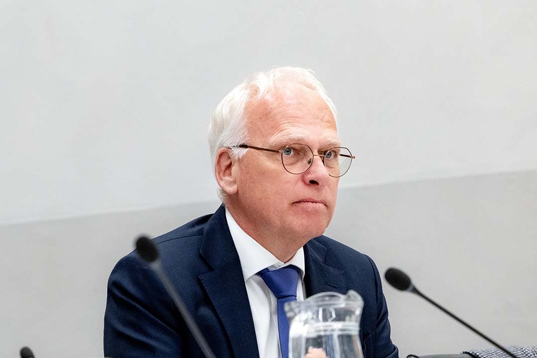 Landbouwminister Piet Adema tijdens een debat over zijn voorstel dat moet leiden tot een diervriendelijkere veehouderij.  - Foto: ANP